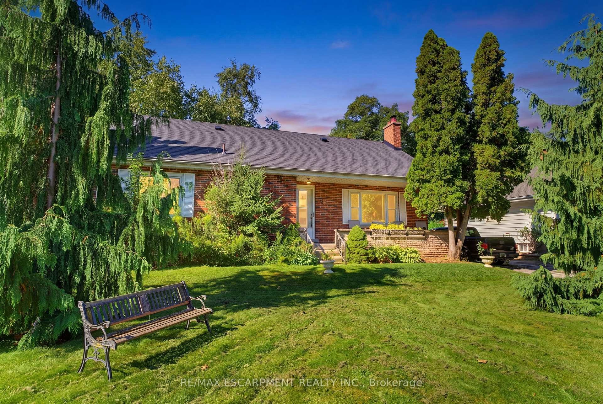 Photo 5 of 940 Harvey Place, Burlington, LaSalle — HOMEH
