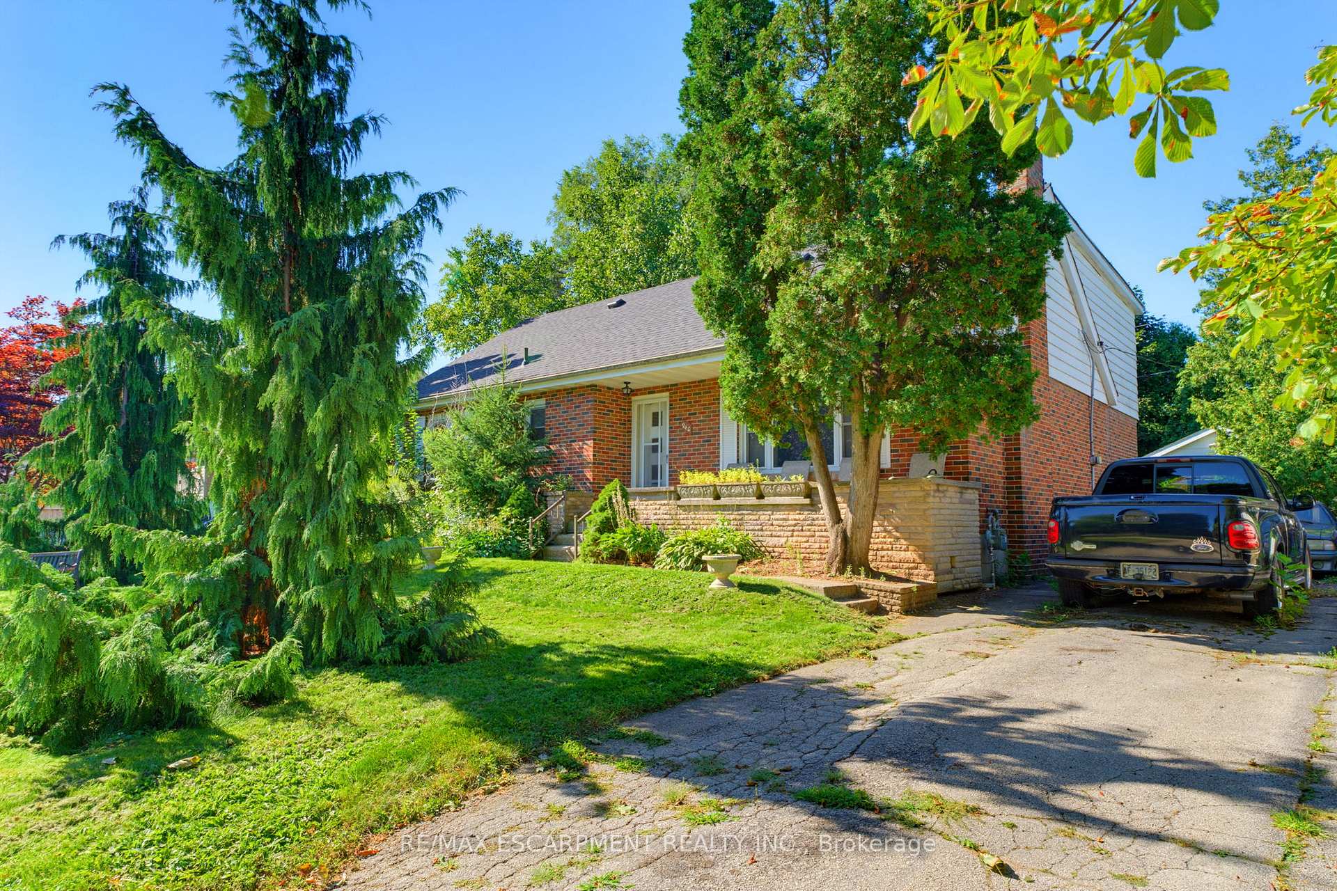Photo 6 of 940 Harvey Place, Burlington, LaSalle — HOMEH