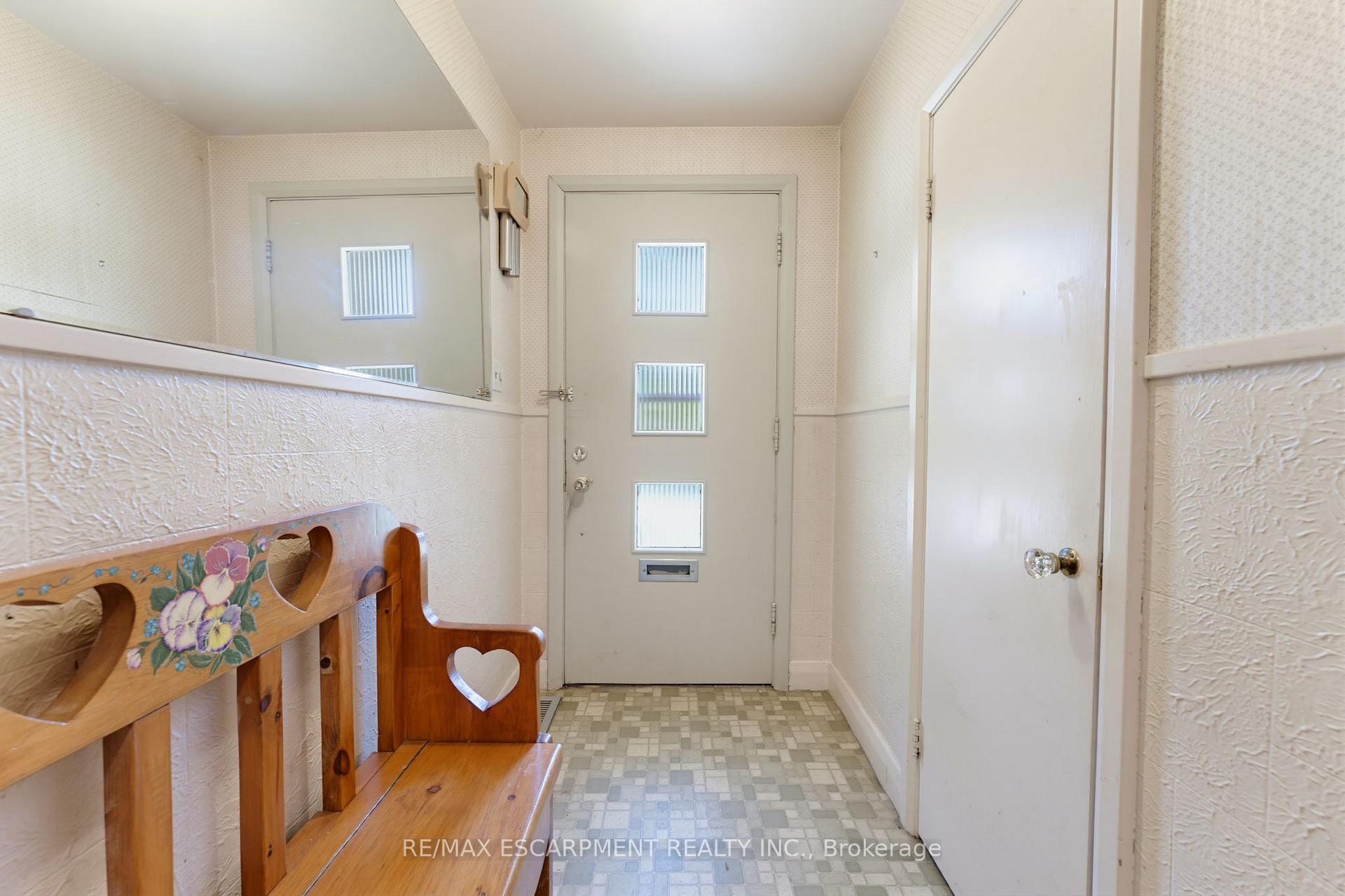 Photo 7 of 940 Harvey Place, Burlington, LaSalle — HOMEH