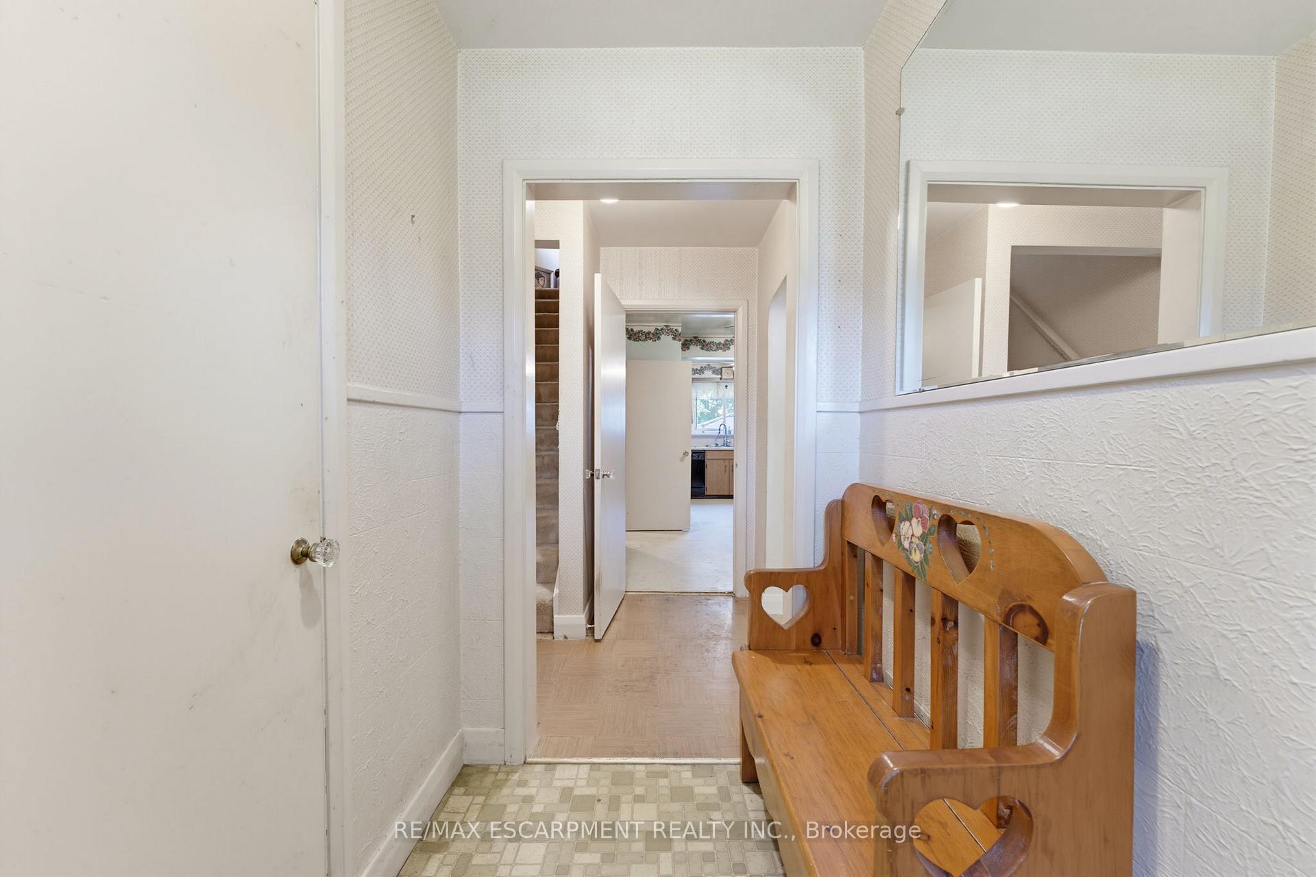 Photo 8 of 940 Harvey Place, Burlington, LaSalle — HOMEH