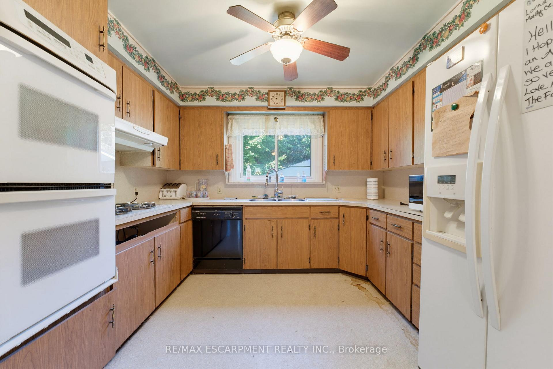 Photo 9 of 940 Harvey Place, Burlington, LaSalle — HOMEH