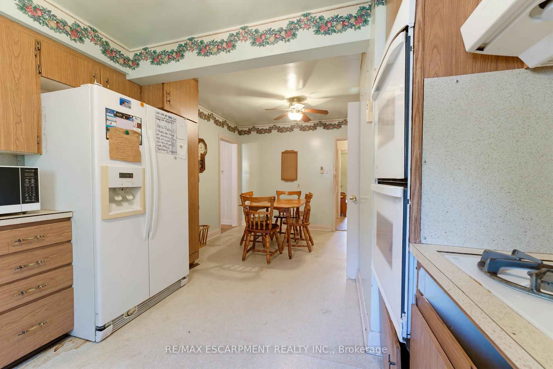 Photo 11 of 940 Harvey Place, Burlington, LaSalle — HOMEH