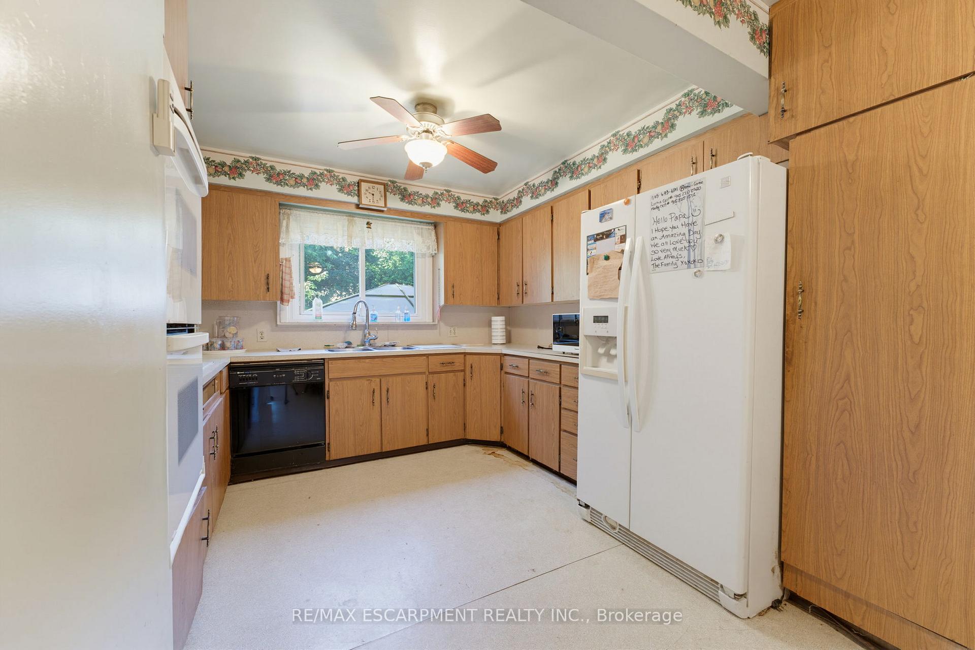 Photo 12 of 940 Harvey Place, Burlington, LaSalle — HOMEH