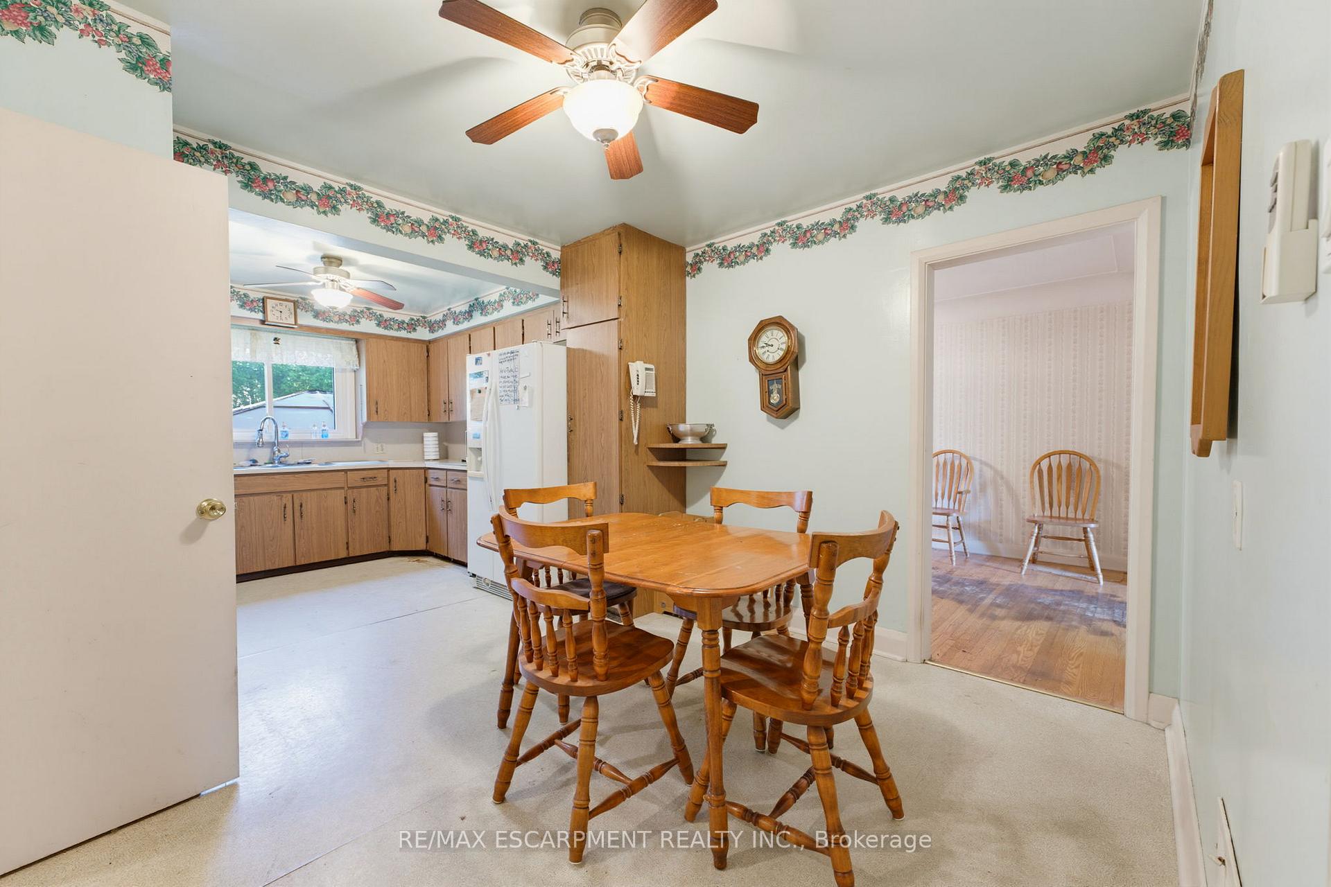 Photo 13 of 940 Harvey Place, Burlington, LaSalle — HOMEH