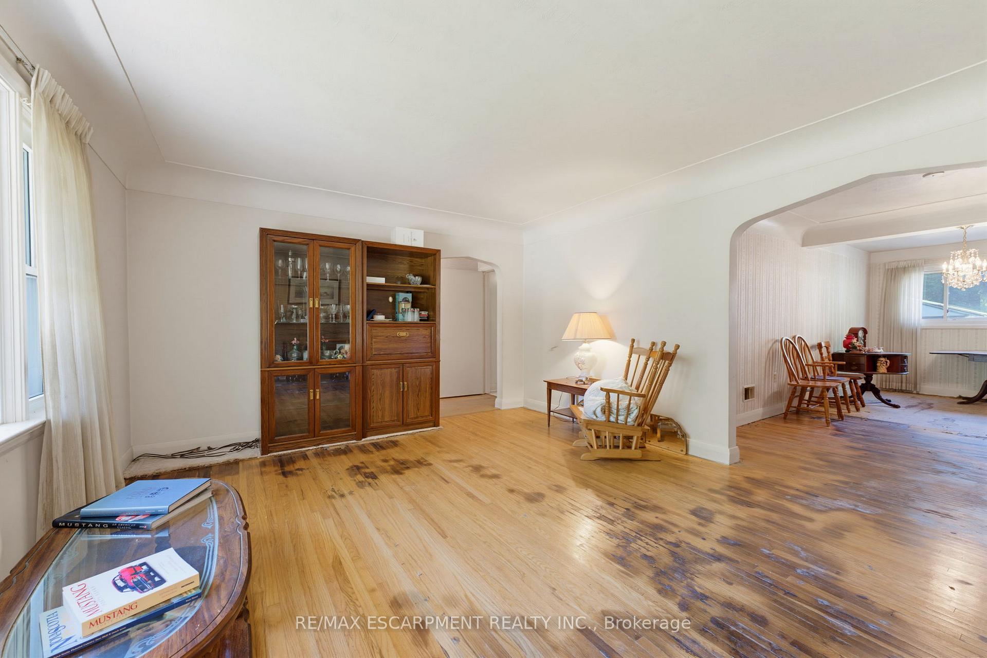 Photo 15 of 940 Harvey Place, Burlington, LaSalle — HOMEH