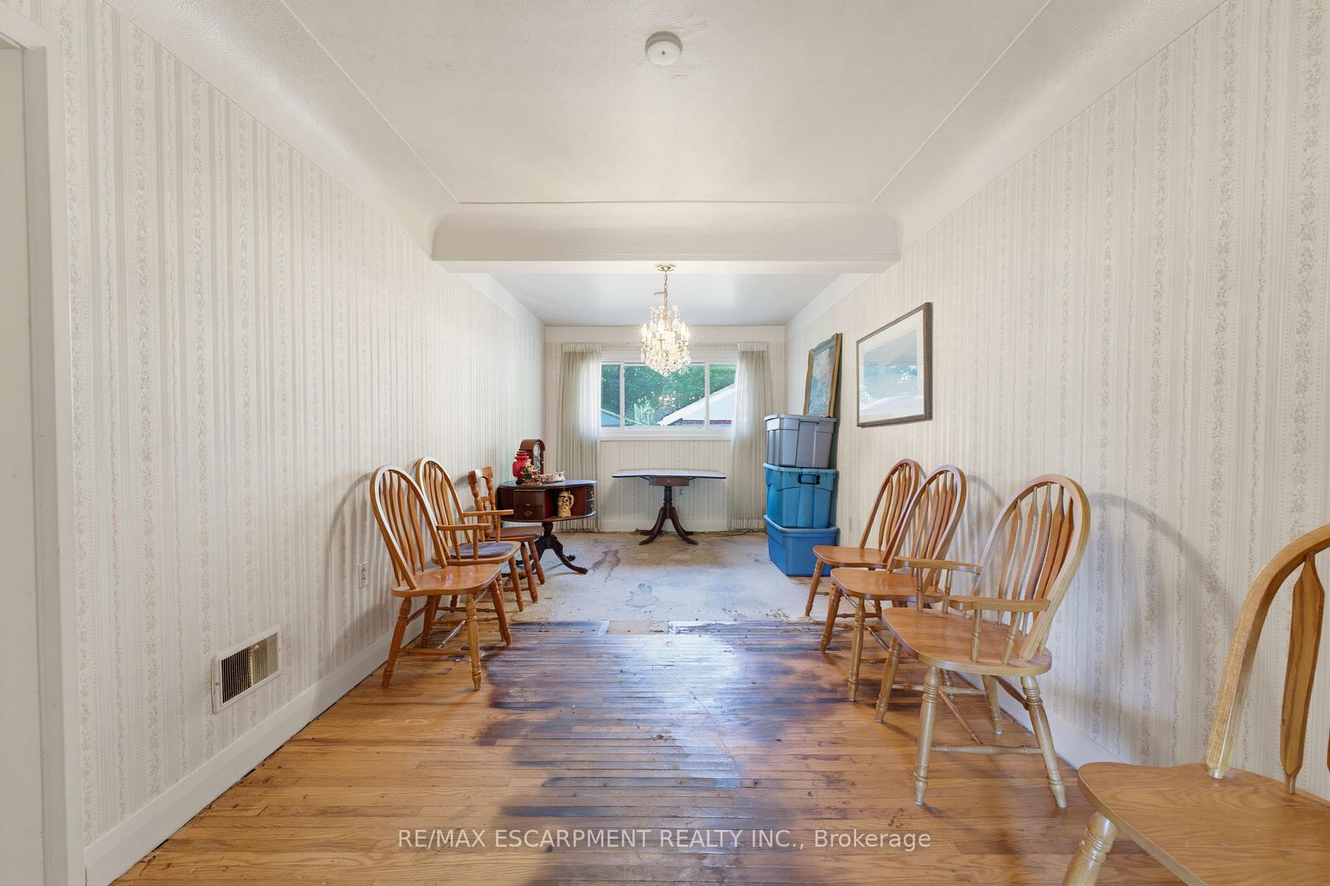 Photo 17 of 940 Harvey Place, Burlington, LaSalle — HOMEH