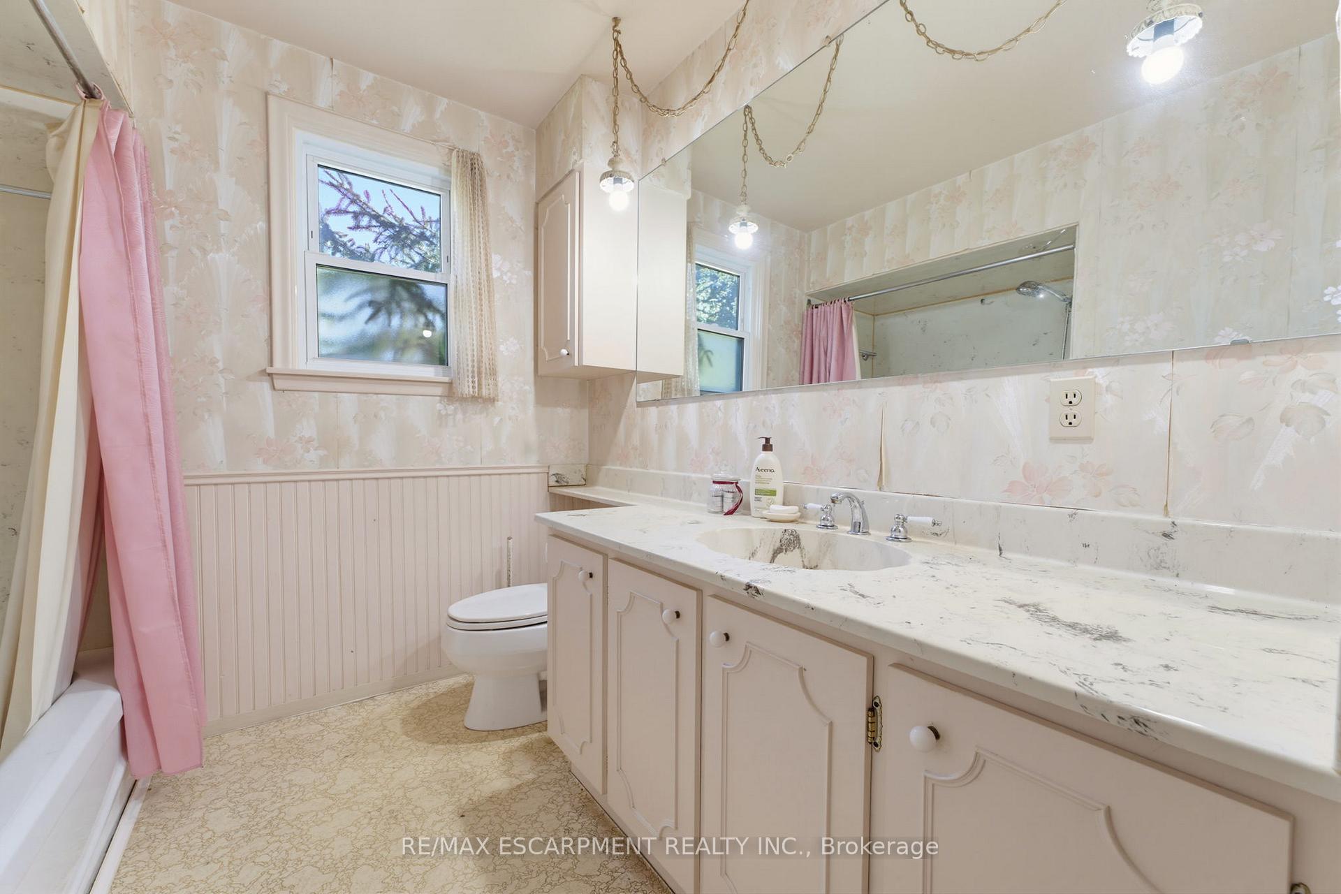 Photo 18 of 940 Harvey Place, Burlington, LaSalle — HOMEH