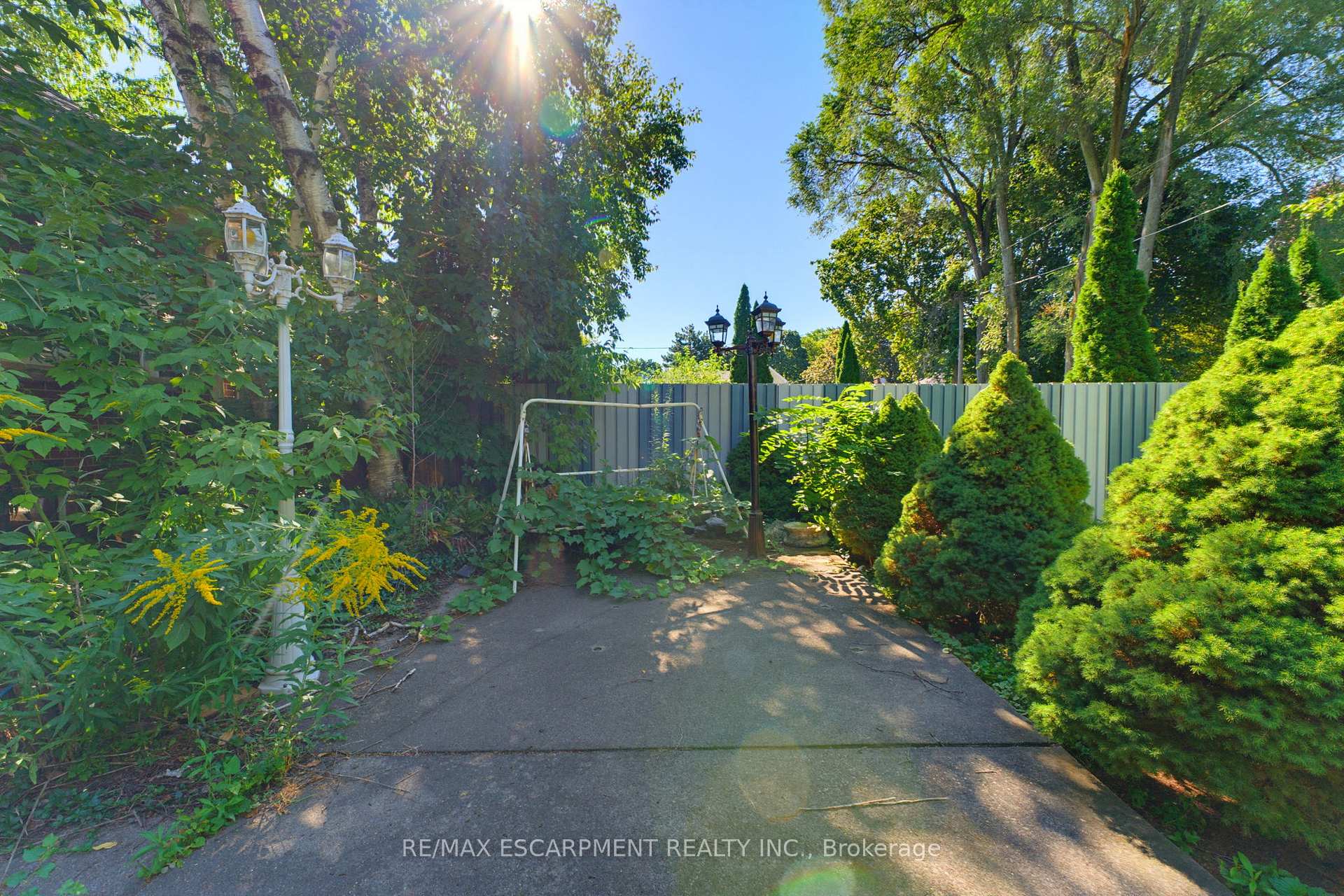 Photo 32 of 940 Harvey Place, Burlington, LaSalle — HOMEH