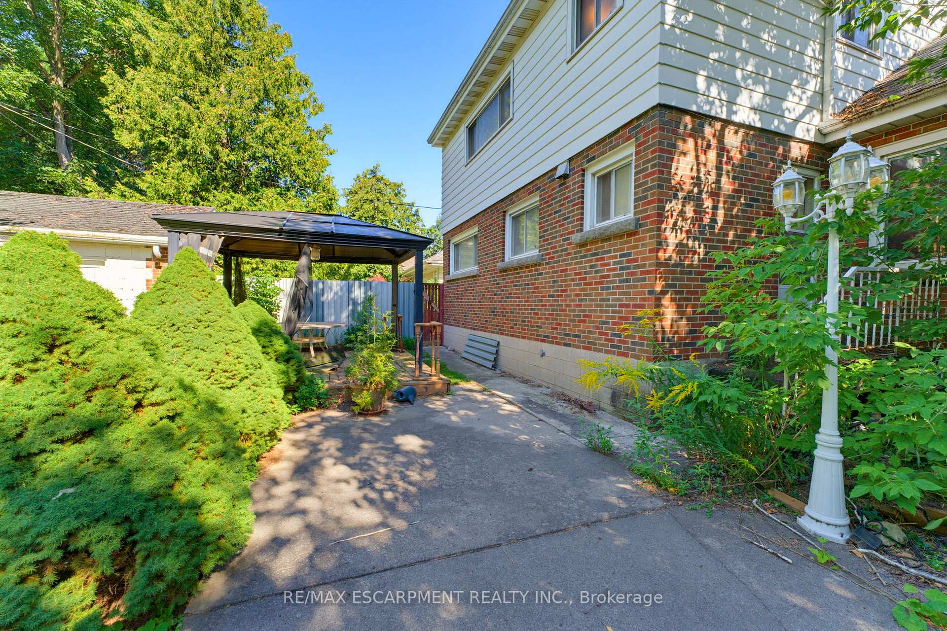 Photo 33 of 940 Harvey Place, Burlington, LaSalle — HOMEH
