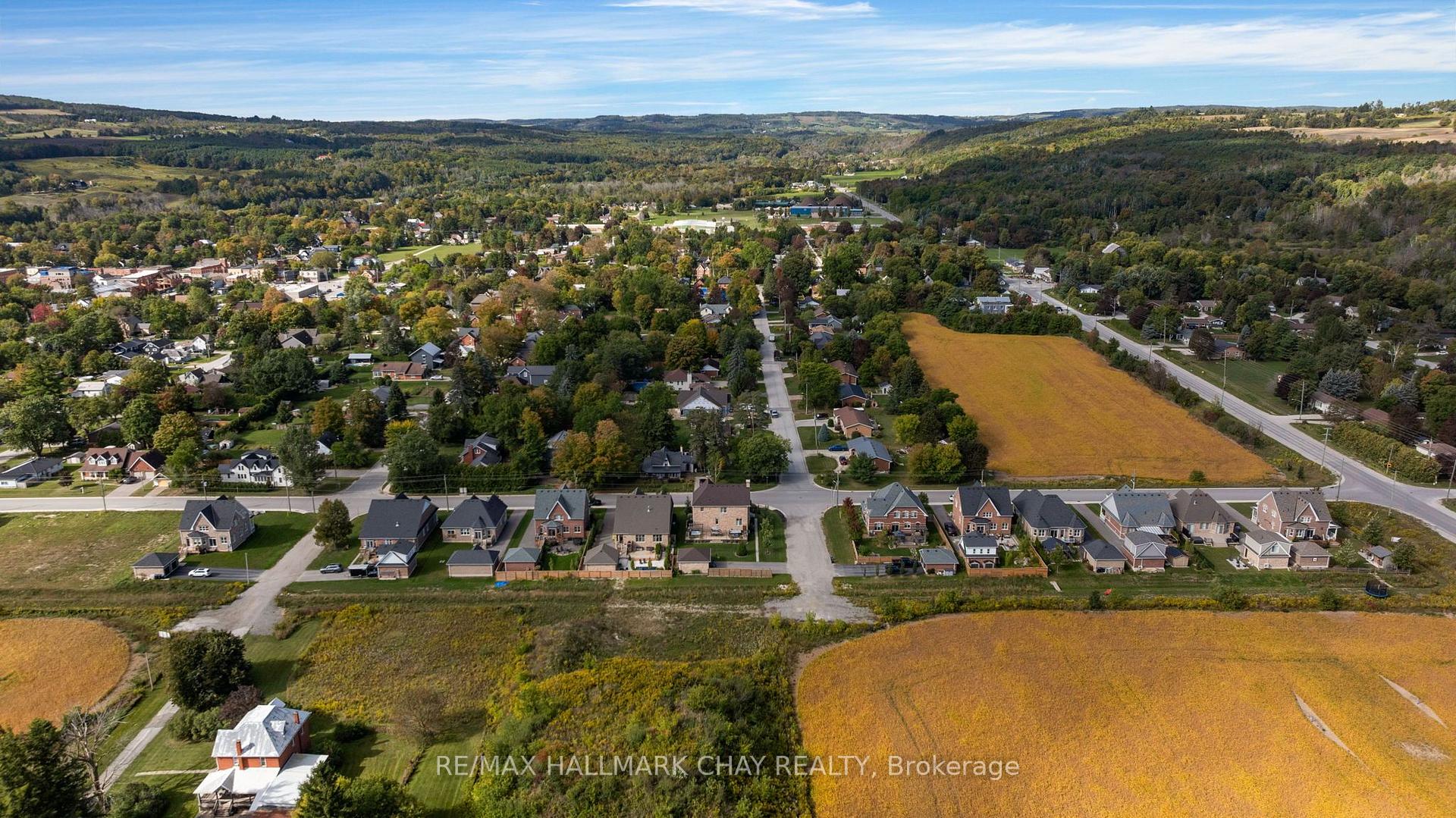 Photo 49 of 37 Nelson Street, Clearview, Creemore — HOMEH