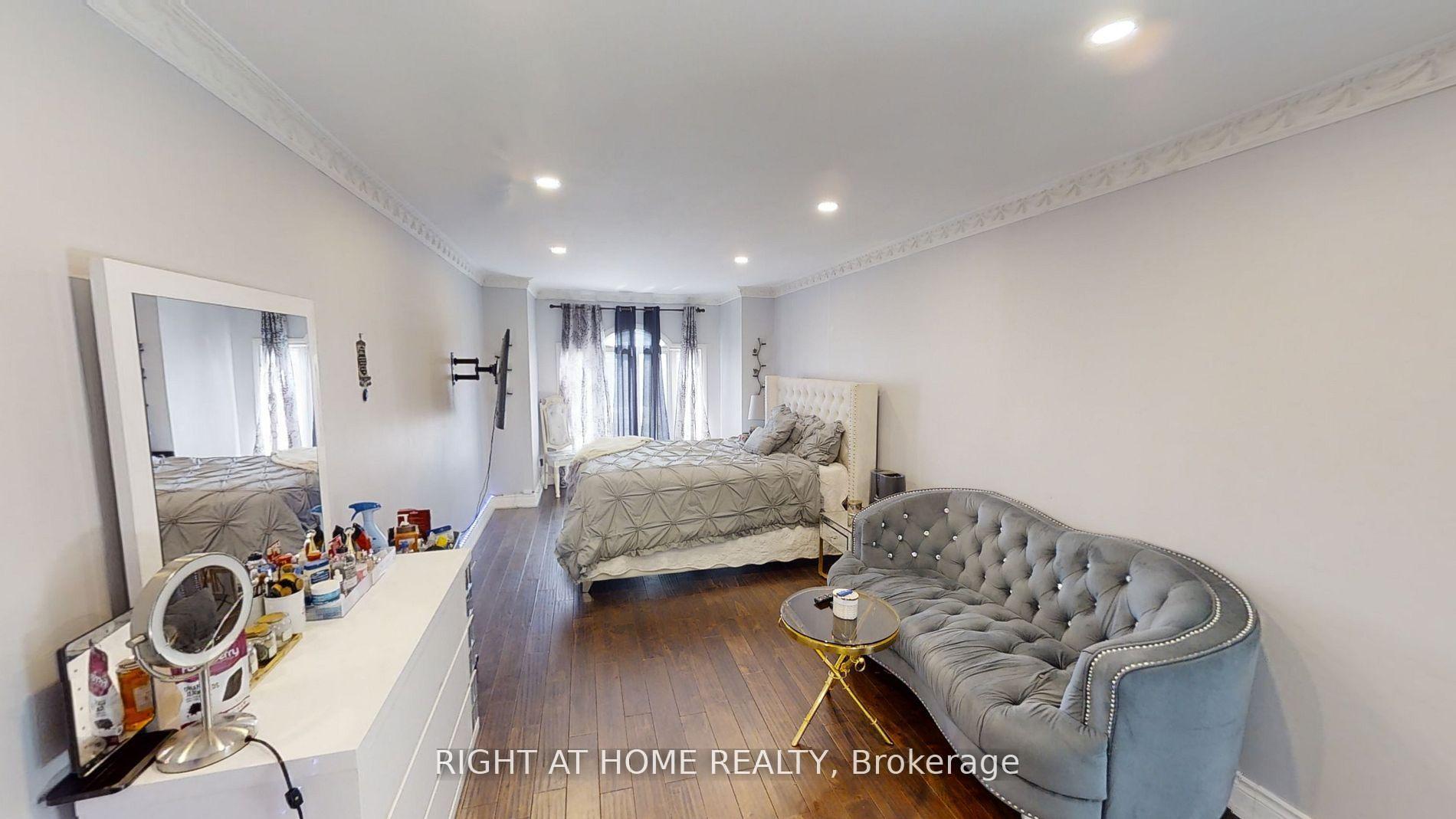 Photo 23 of 31 Northgate Crescent E, Richmond Hill, Bayview Hill — HOMEH