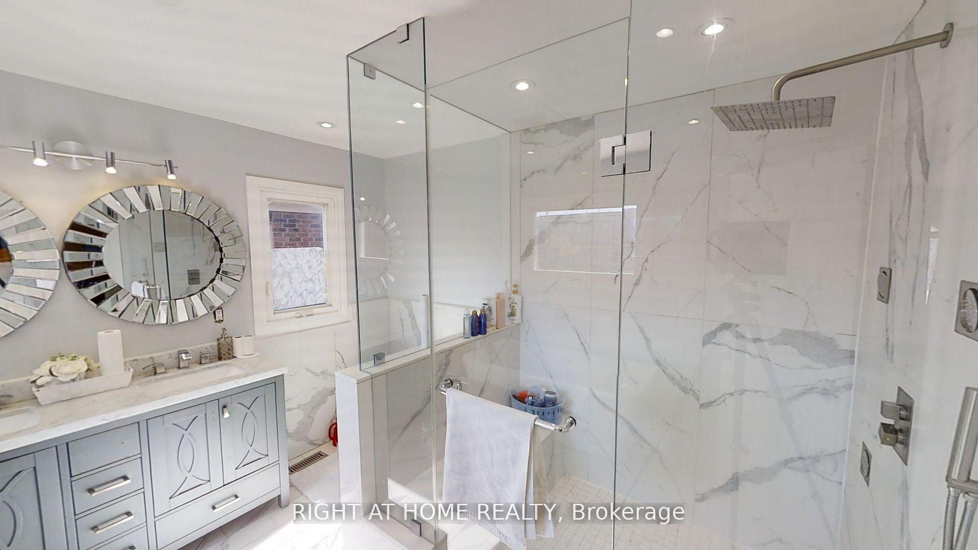 Photo 24 of 31 Northgate Crescent E, Richmond Hill, Bayview Hill — HOMEH