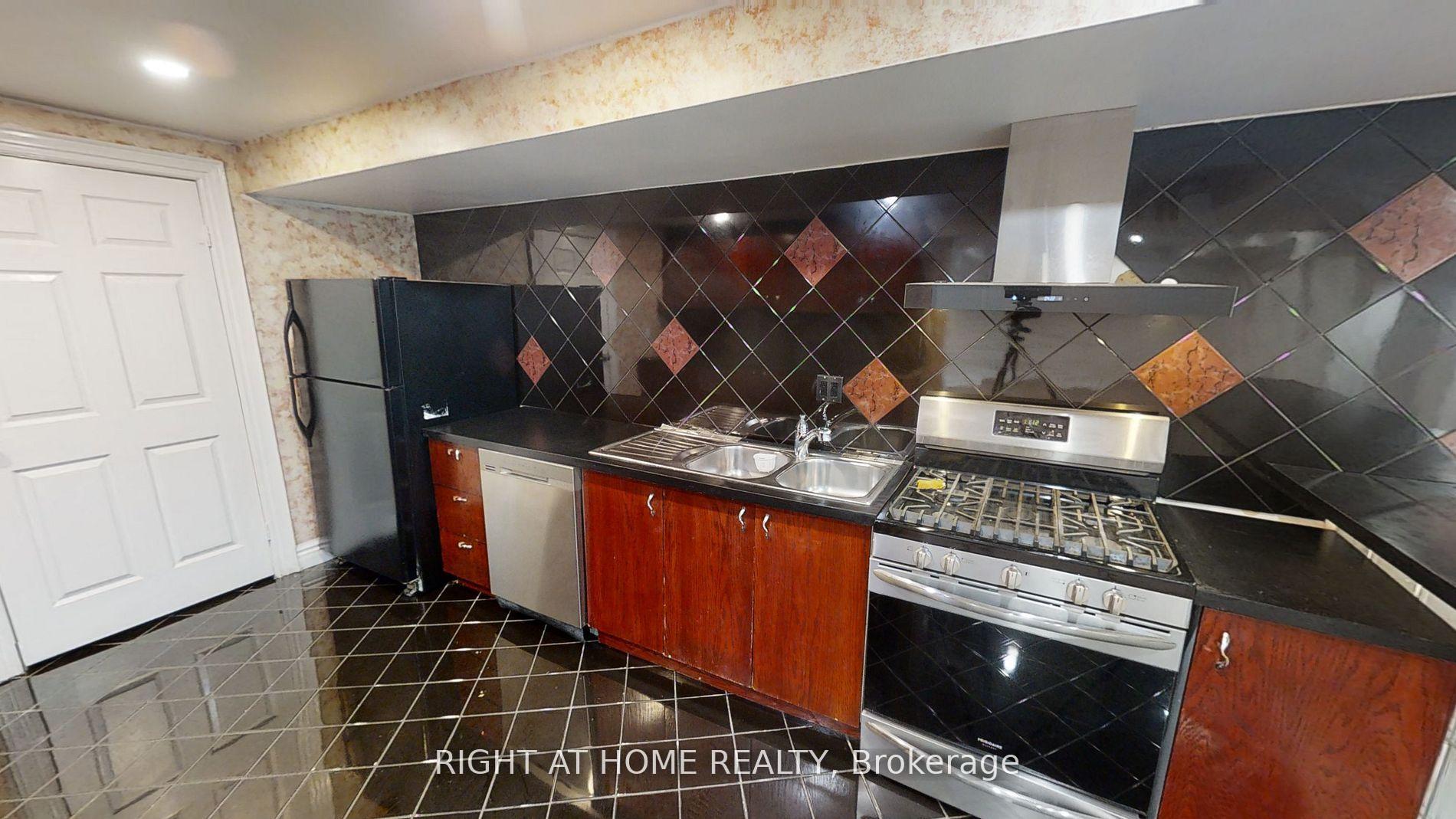 Photo 44 of 31 Northgate Crescent E, Richmond Hill, Bayview Hill — HOMEH