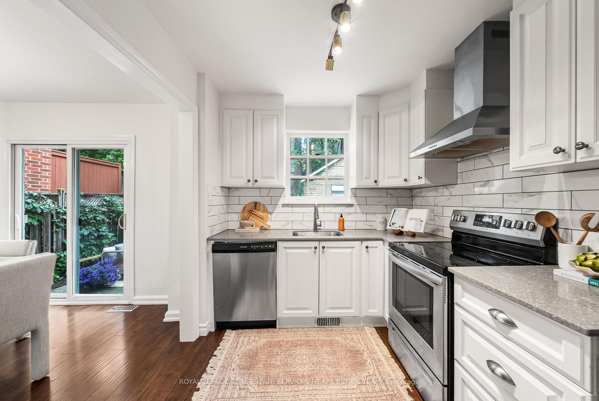 Photo 11 of 41 Fairfield Road, Toronto, Mount Pleasant East — HOMEH