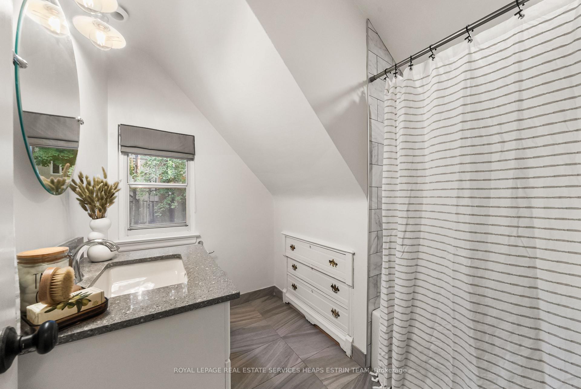 Photo 17 of 41 Fairfield Road, Toronto, Mount Pleasant East — HOMEH