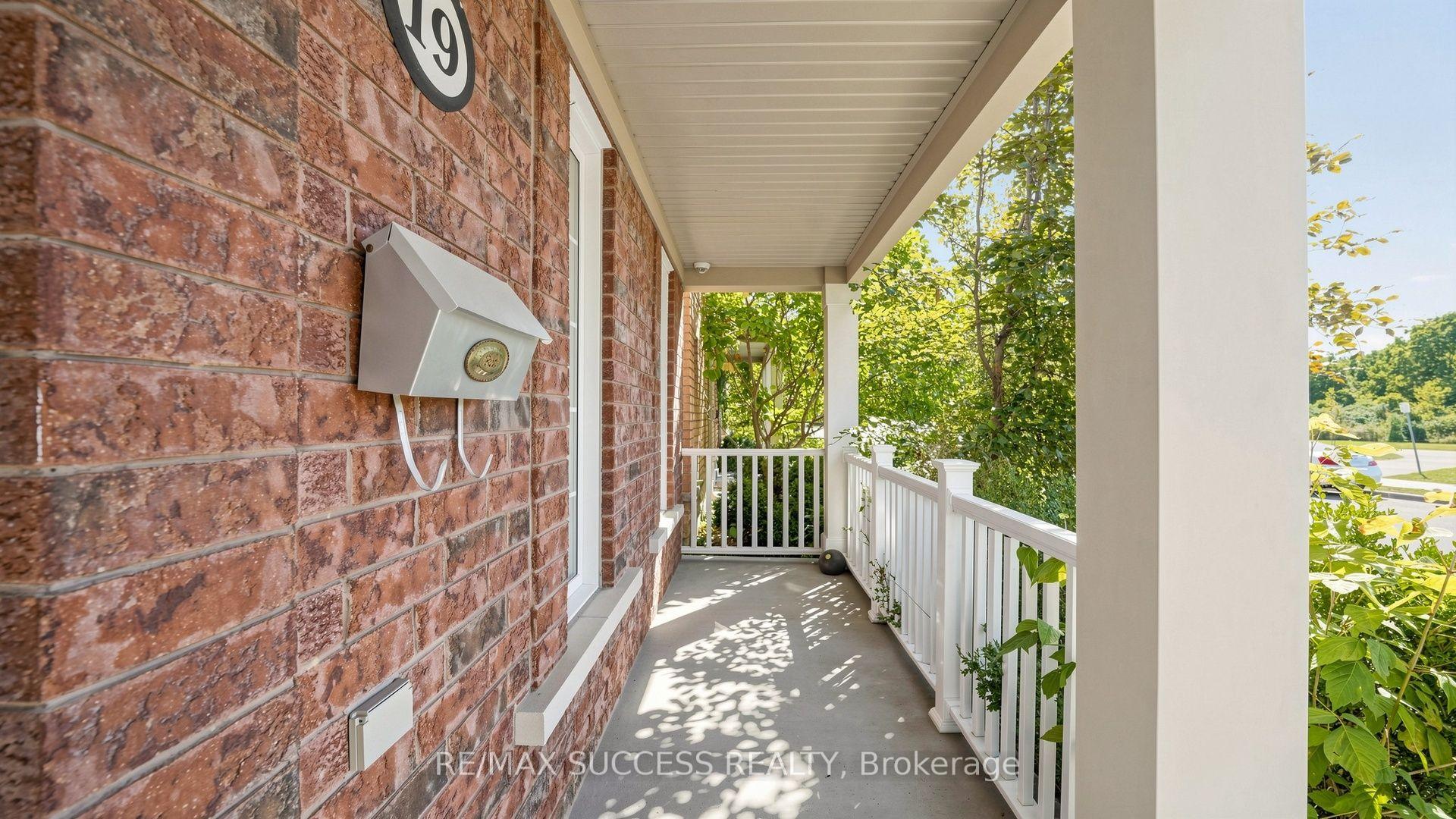 Photo 2 of 19 Boot Terrace, North York, York University Heights — HOMEH