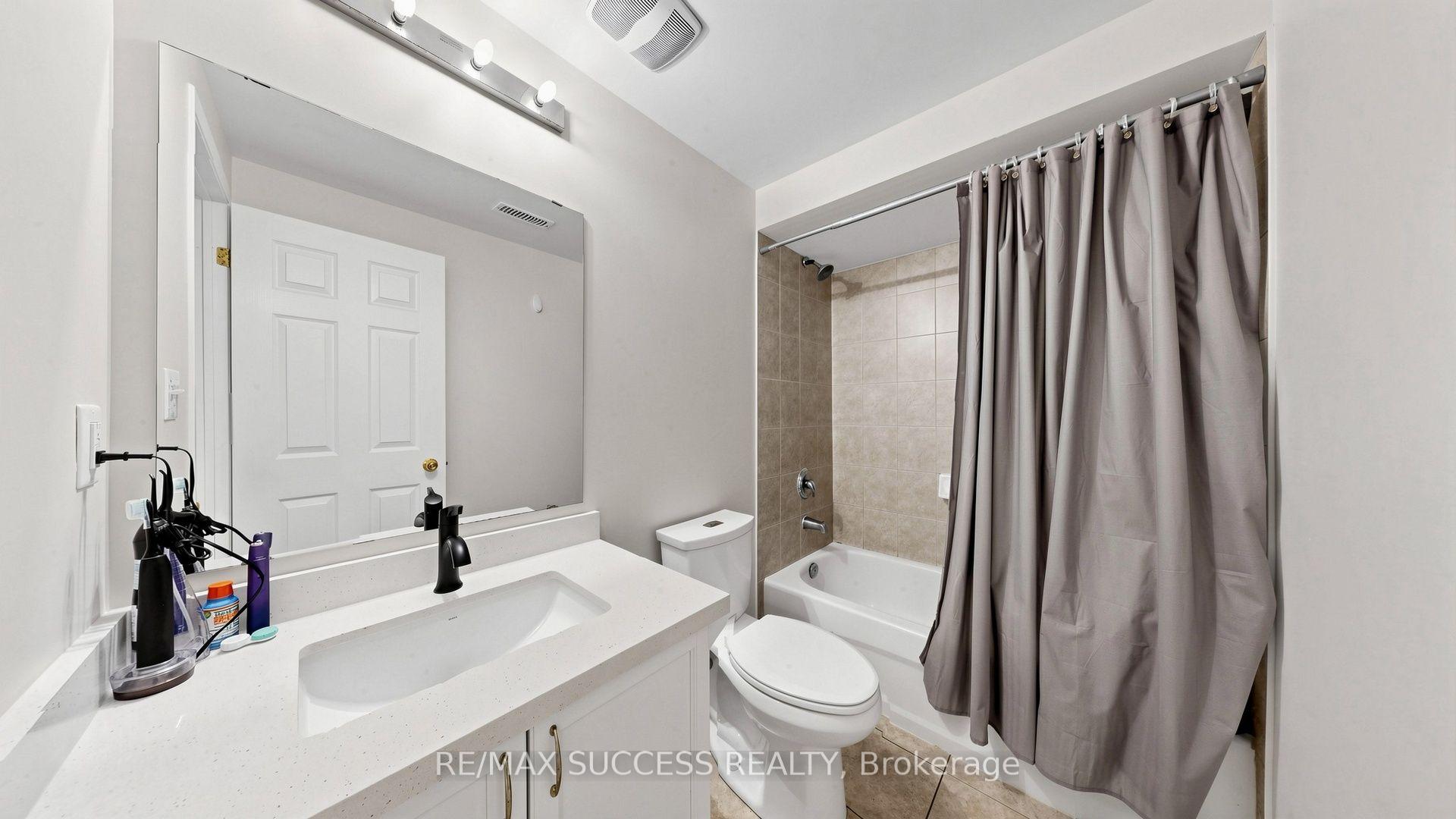 Photo 8 of 19 Boot Terrace, North York, York University Heights — HOMEH