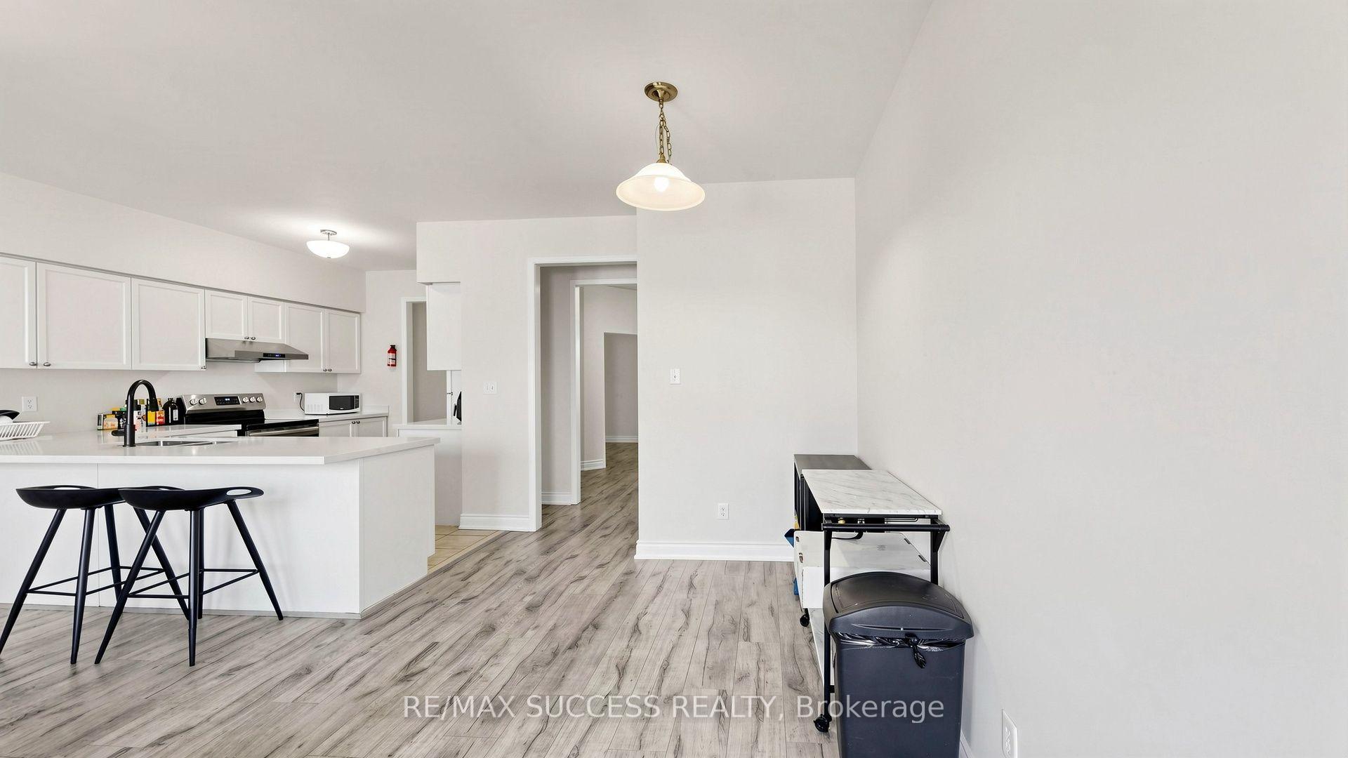 Photo 20 of 19 Boot Terrace, North York, York University Heights — HOMEH