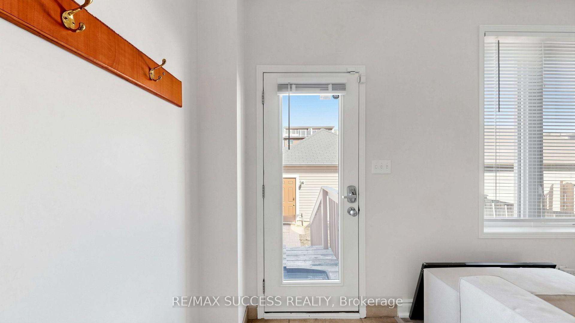 Photo 23 of 19 Boot Terrace, North York, York University Heights — HOMEH