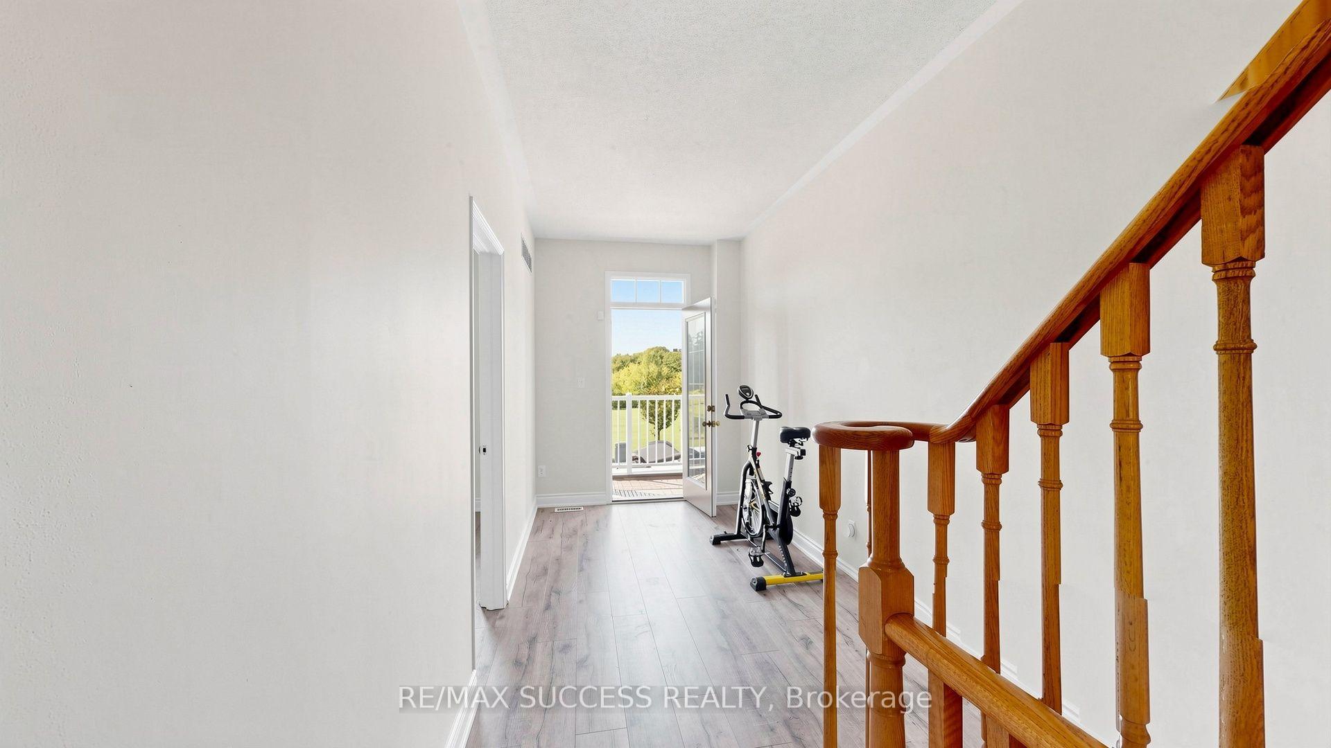 Photo 25 of 19 Boot Terrace, North York, York University Heights — HOMEH