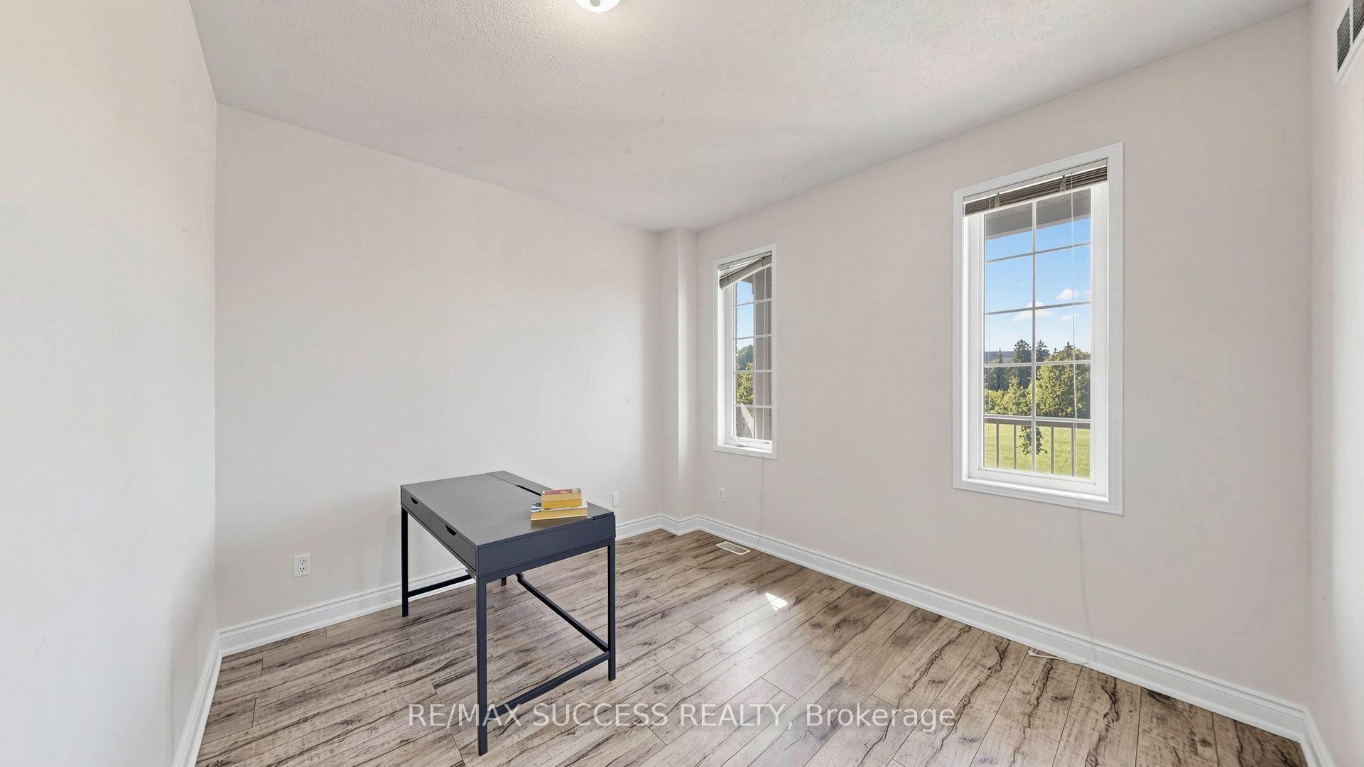 Photo 28 of 19 Boot Terrace, North York, York University Heights — HOMEH
