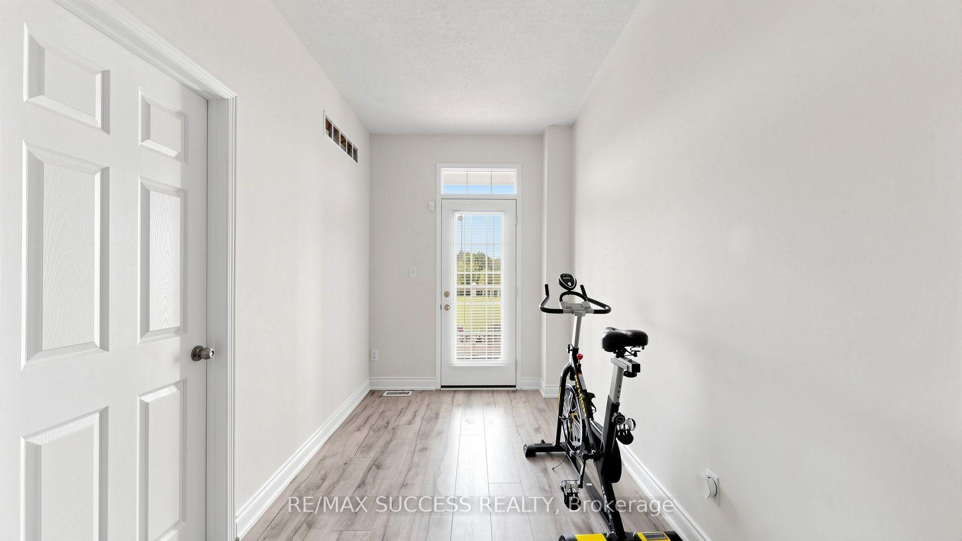 Photo 30 of 19 Boot Terrace, North York, York University Heights — HOMEH