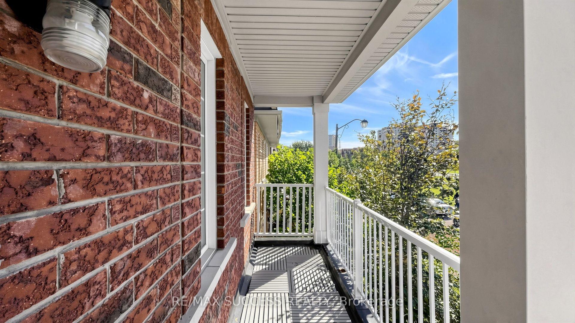Photo 31 of 19 Boot Terrace, North York, York University Heights — HOMEH