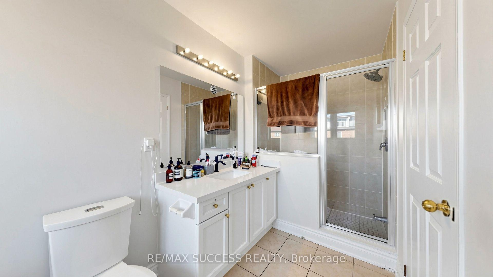 Photo 41 of 19 Boot Terrace, North York, York University Heights — HOMEH