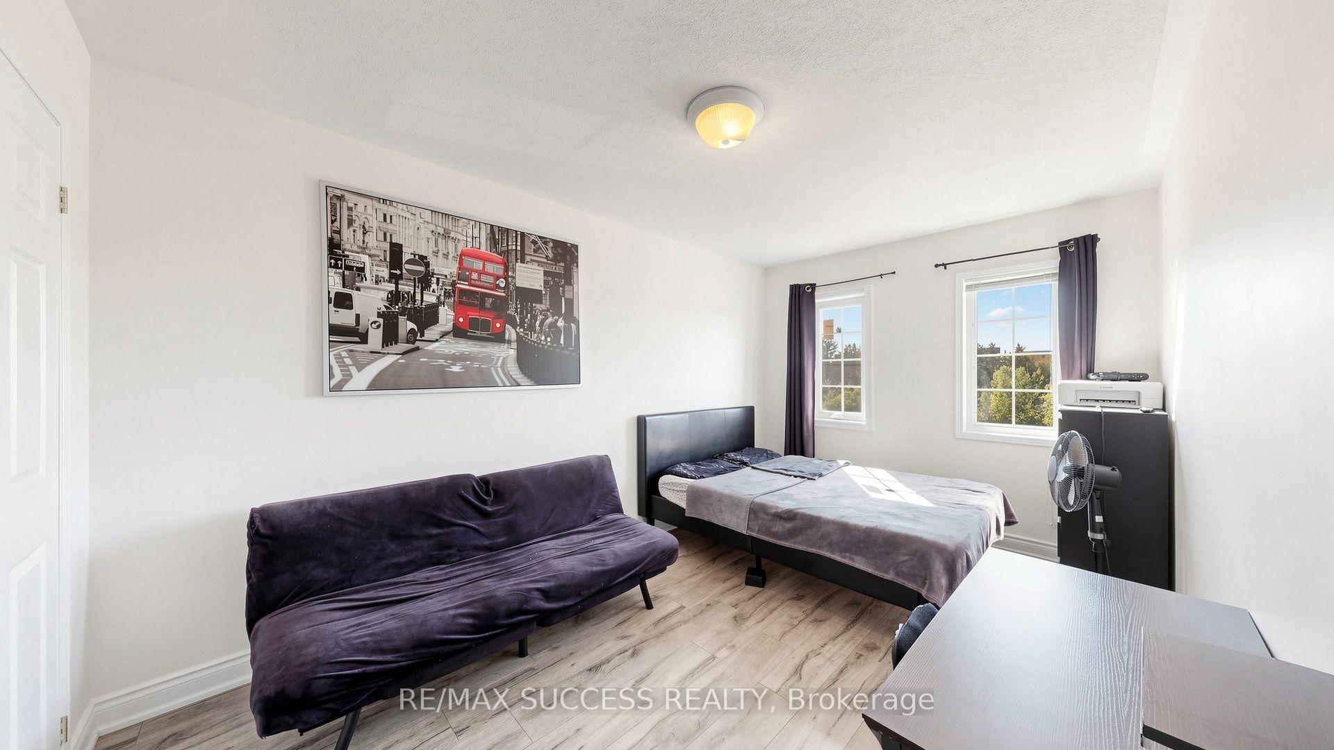 Photo 43 of 19 Boot Terrace, North York, York University Heights — HOMEH