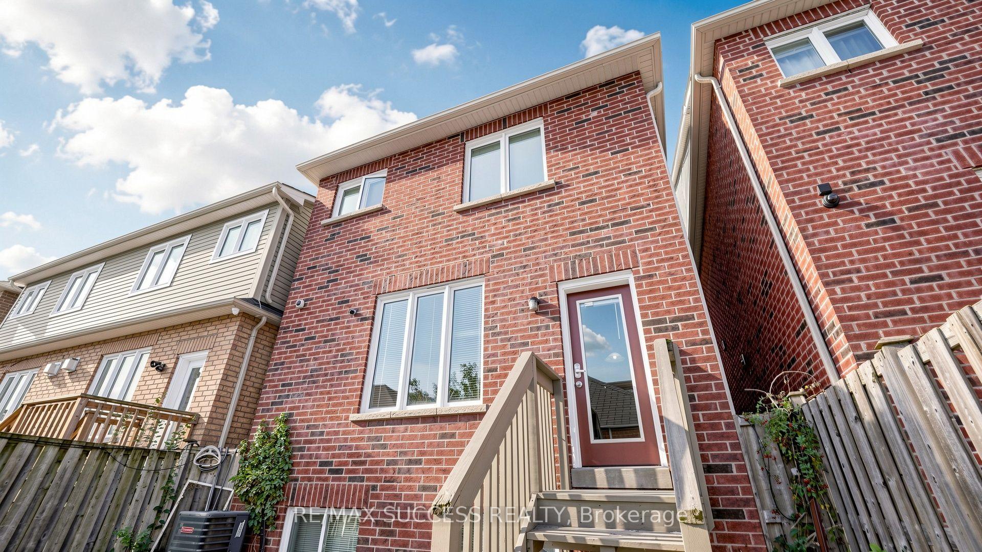 Photo 49 of 19 Boot Terrace, North York, York University Heights — HOMEH