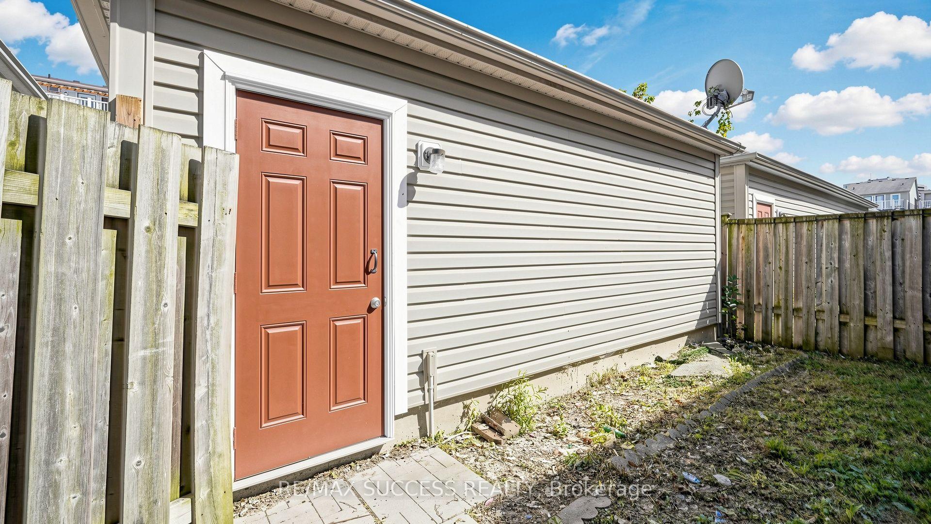 Photo 51 of 19 Boot Terrace, North York, York University Heights — HOMEH