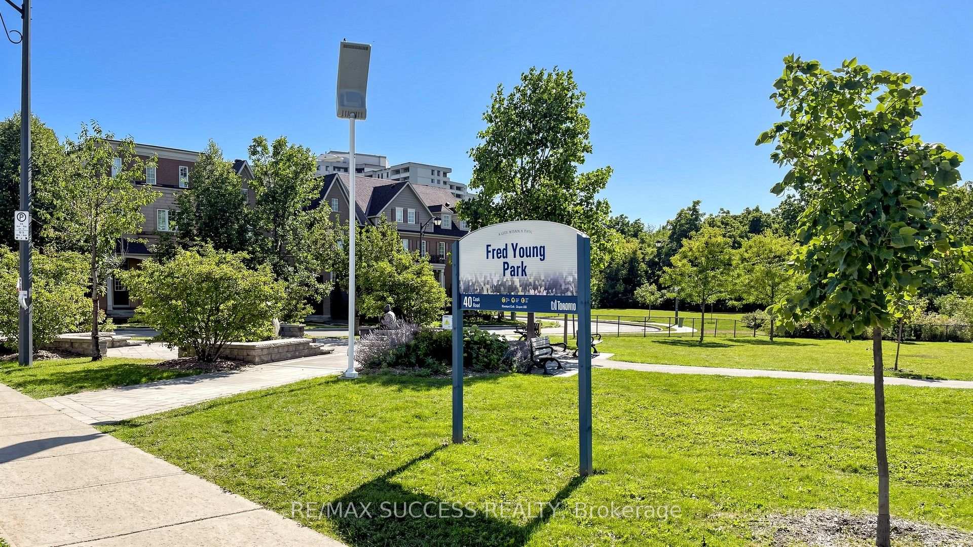 Photo 54 of 19 Boot Terrace, North York, York University Heights — HOMEH