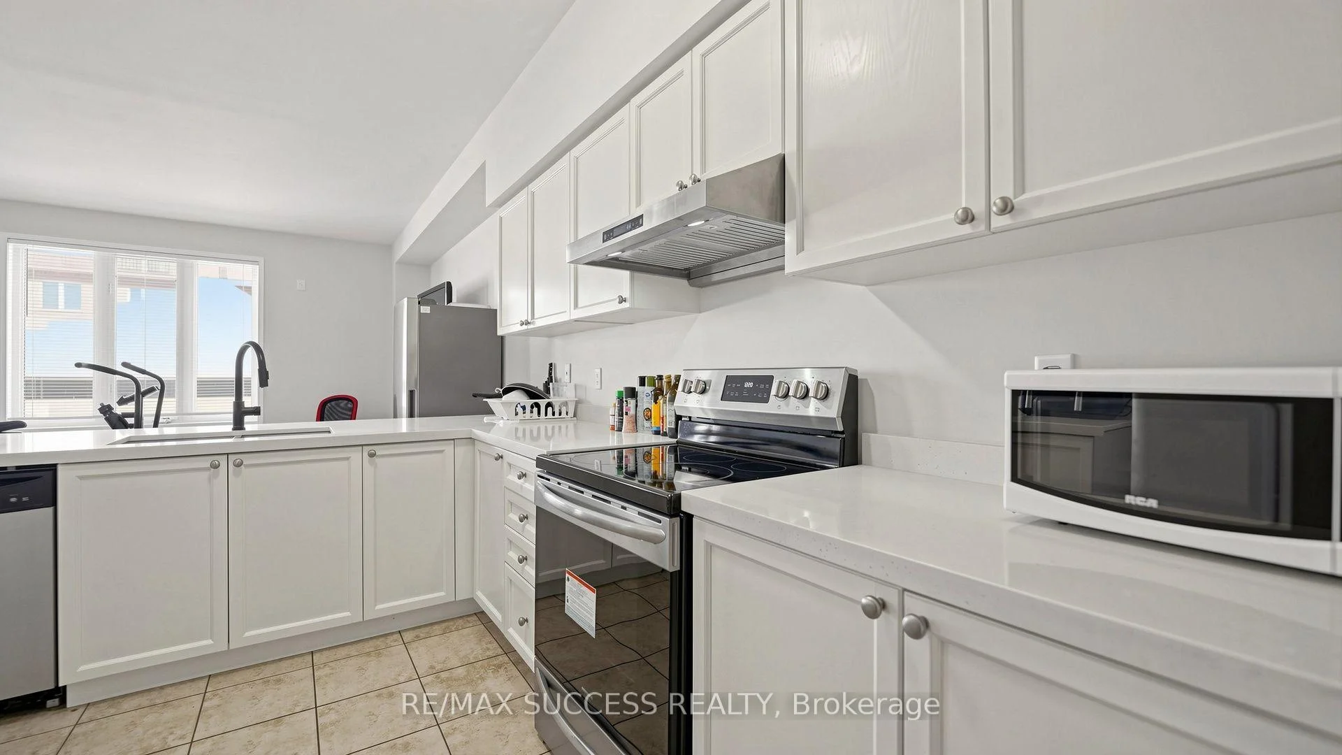 Photo 13 of 19 Boot Terrace, North York, York University Heights — HOMEH