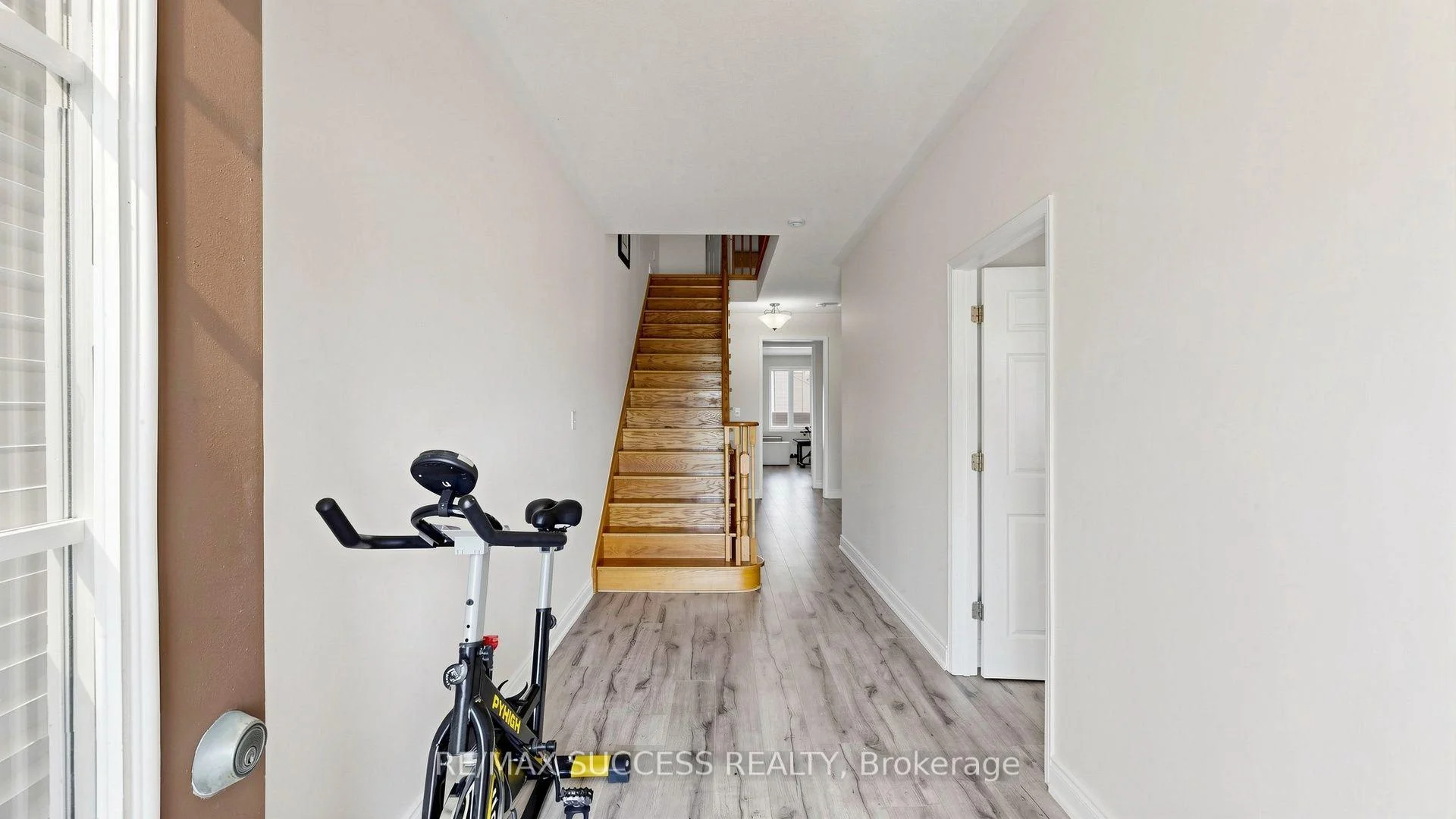 Photo 35 of 19 Boot Terrace, North York, York University Heights — HOMEH
