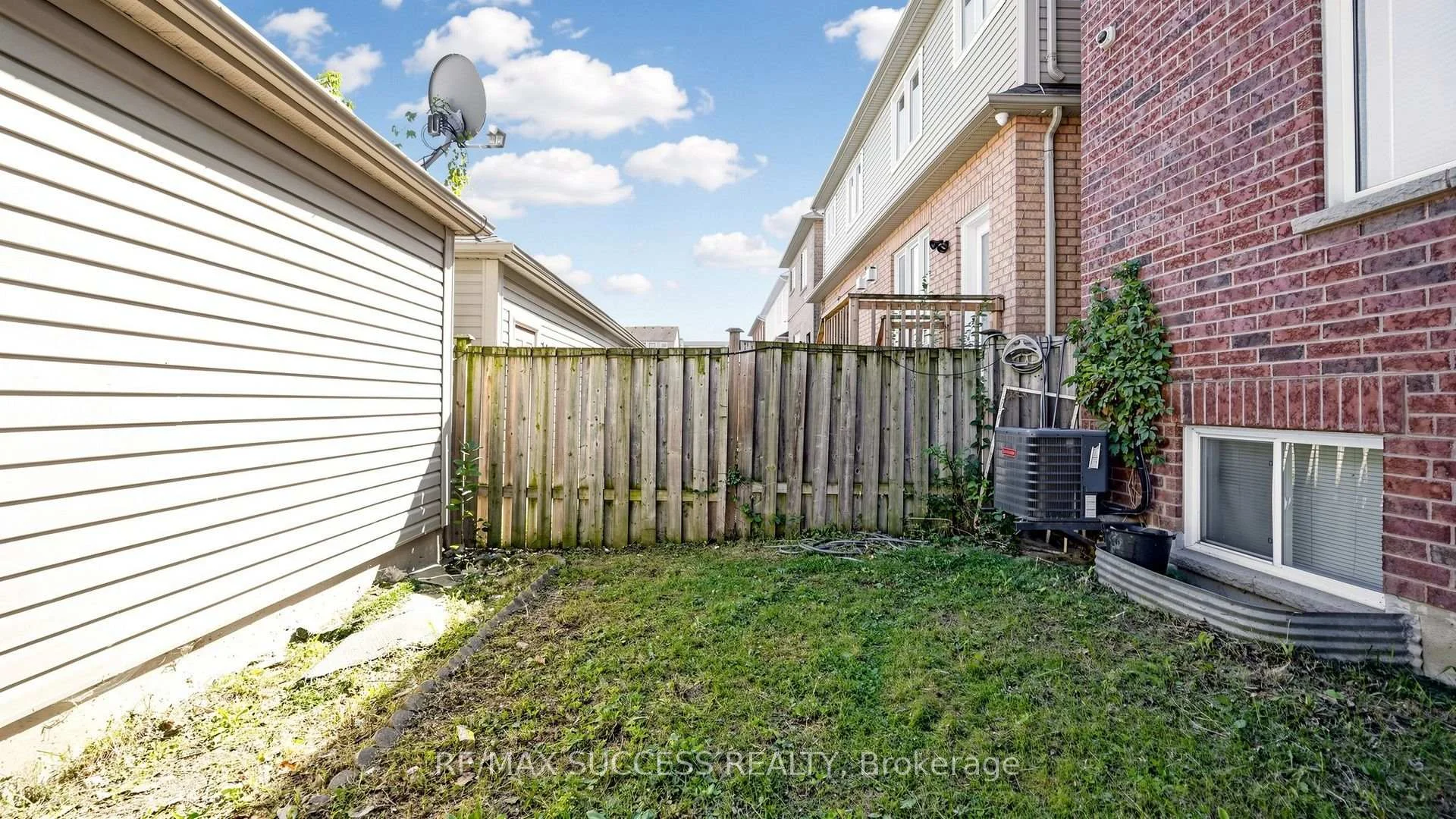 Photo 53 of 19 Boot Terrace, North York, York University Heights — HOMEH