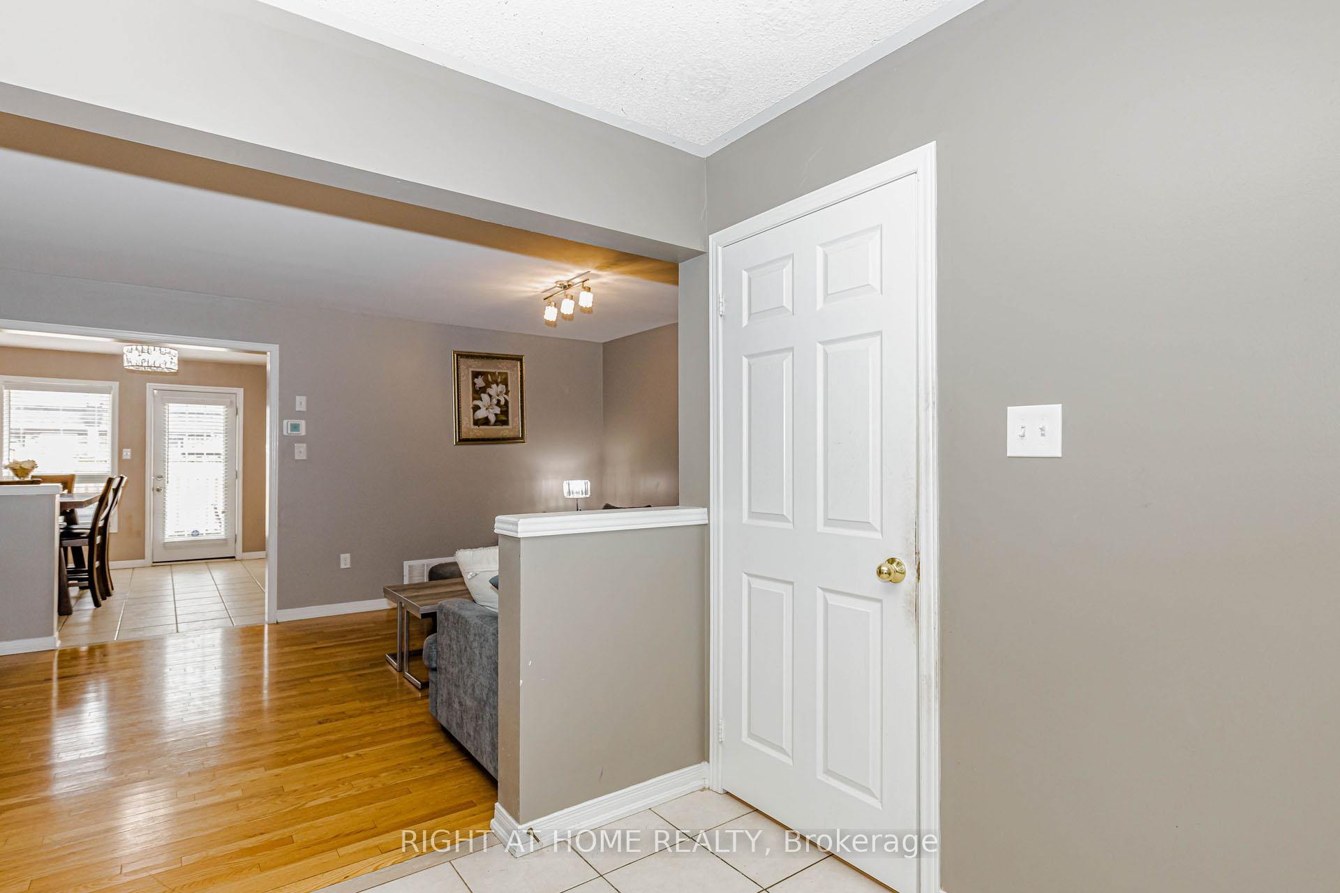 Photo 7 of 97 Timbertop Crescent, Brampton, Sandringham-Wellington — HOMEH