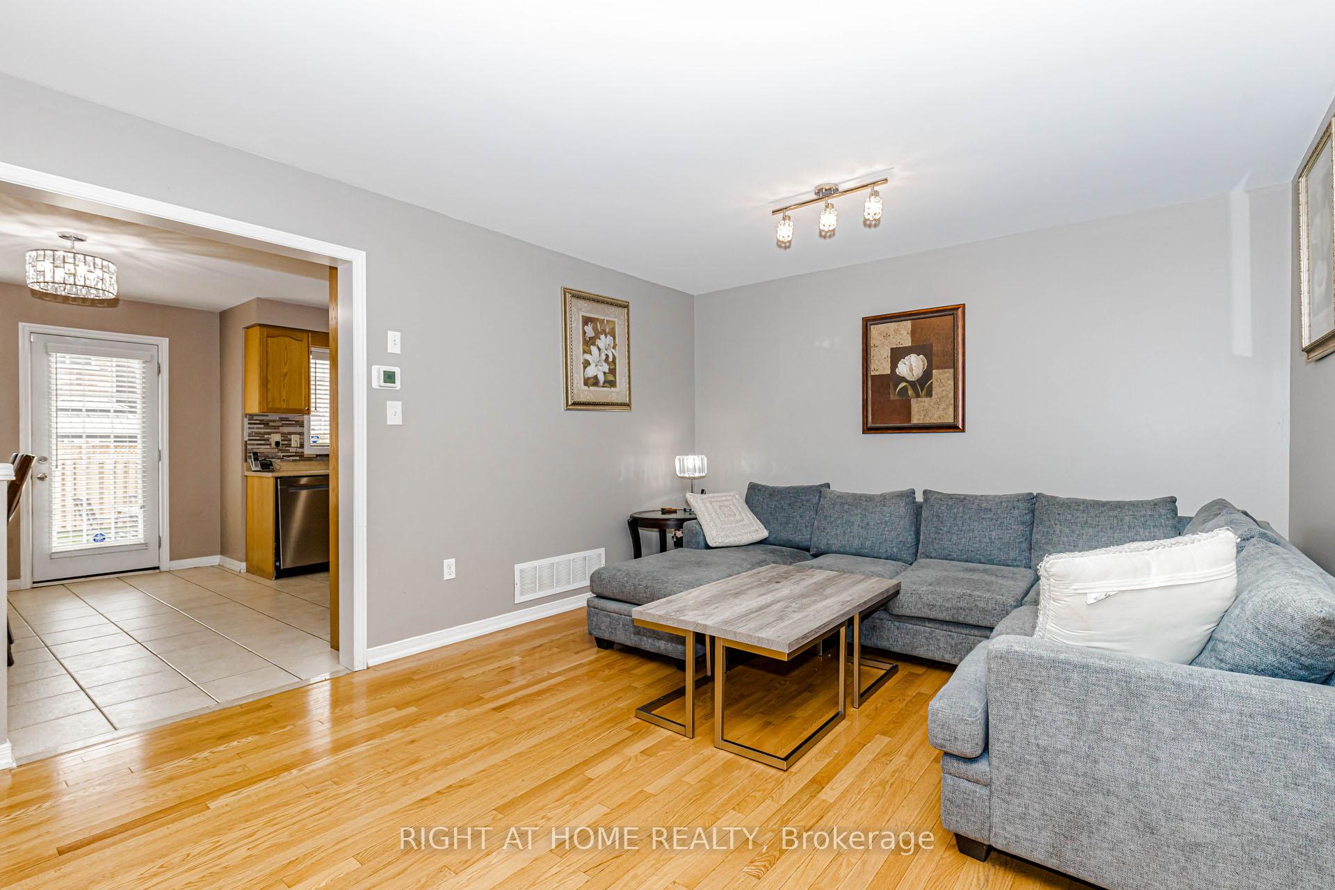 Photo 8 of 97 Timbertop Crescent, Brampton, Sandringham-Wellington — HOMEH