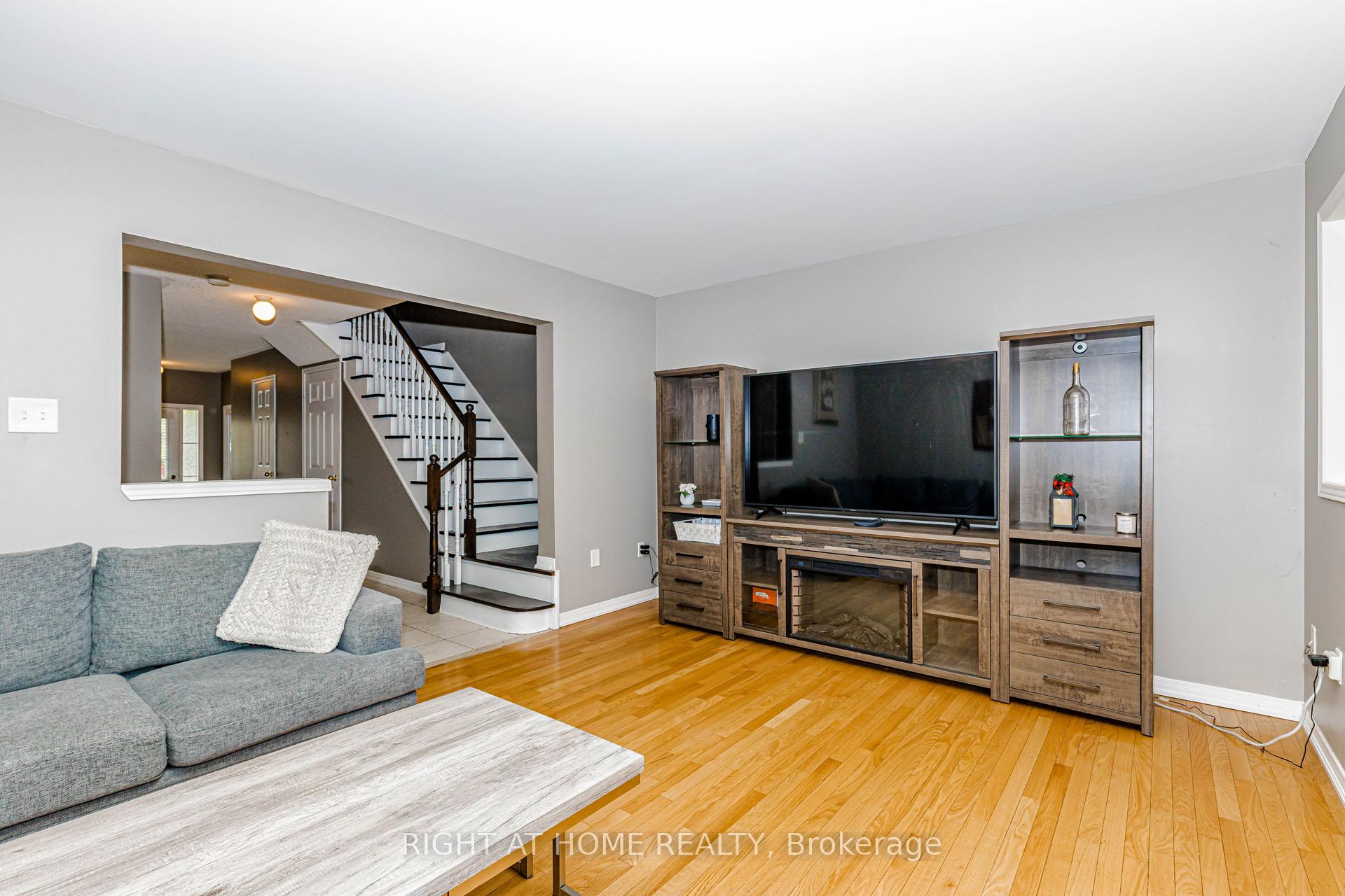 Photo 10 of 97 Timbertop Crescent, Brampton, Sandringham-Wellington — HOMEH