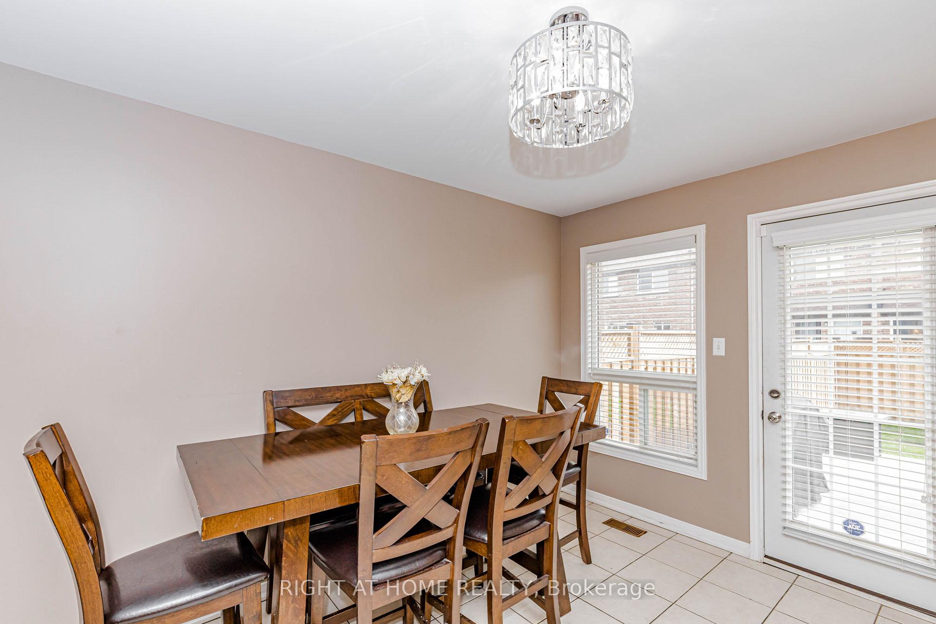 Photo 12 of 97 Timbertop Crescent, Brampton, Sandringham-Wellington — HOMEH