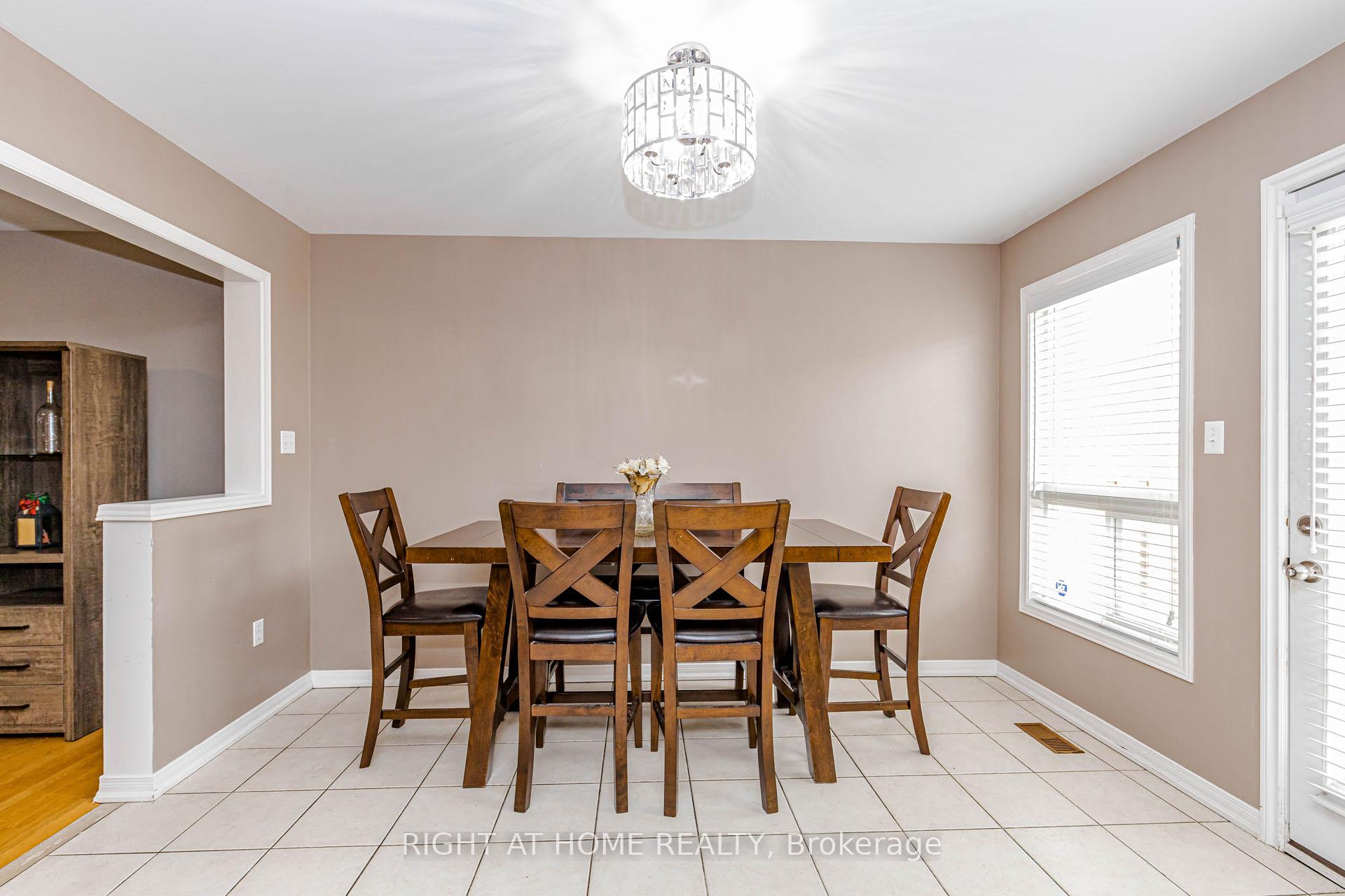 Photo 13 of 97 Timbertop Crescent, Brampton, Sandringham-Wellington — HOMEH