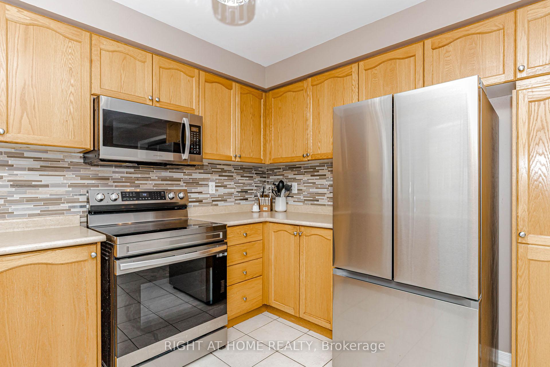 Photo 18 of 97 Timbertop Crescent, Brampton, Sandringham-Wellington — HOMEH