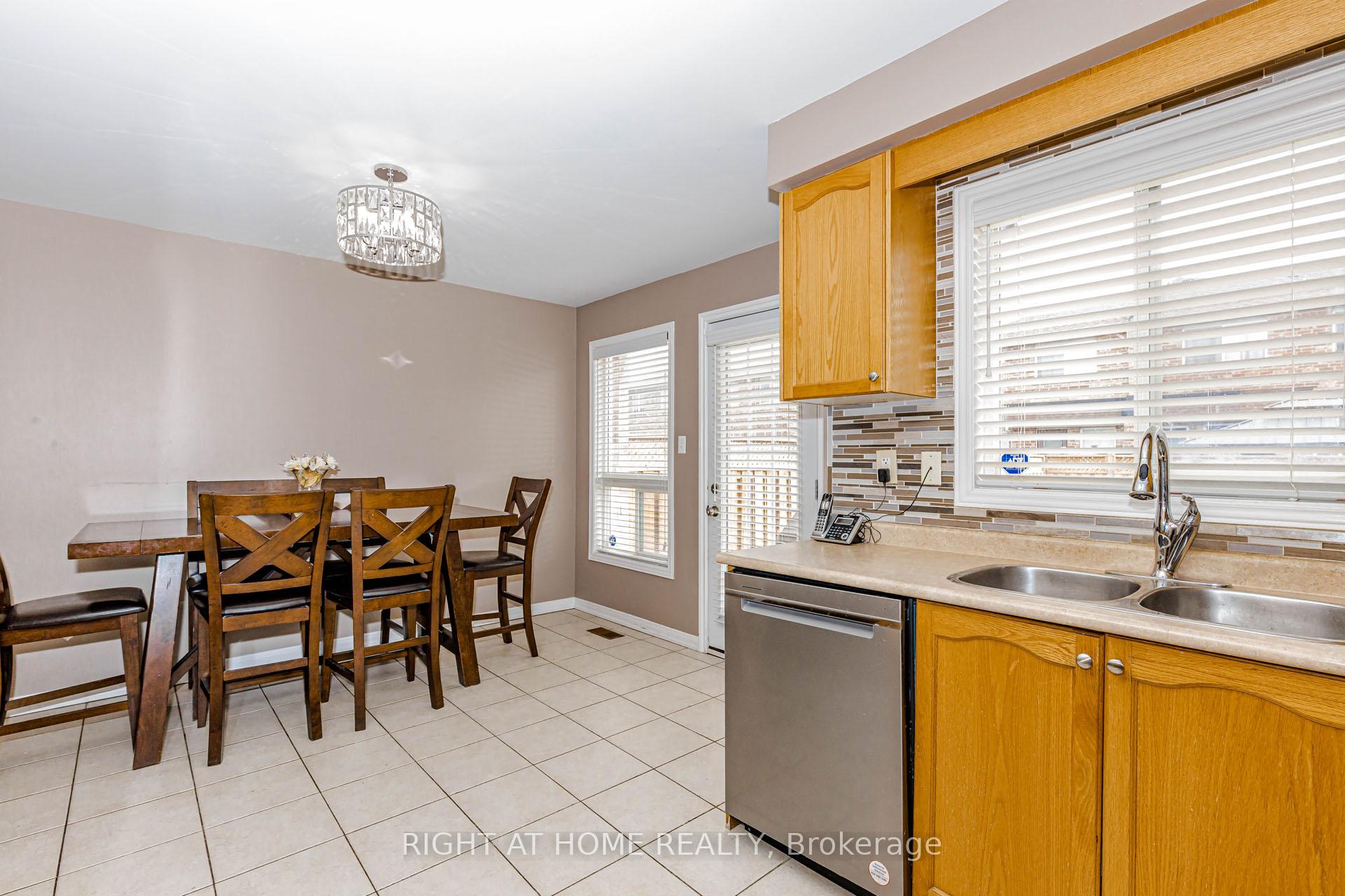 Photo 19 of 97 Timbertop Crescent, Brampton, Sandringham-Wellington — HOMEH