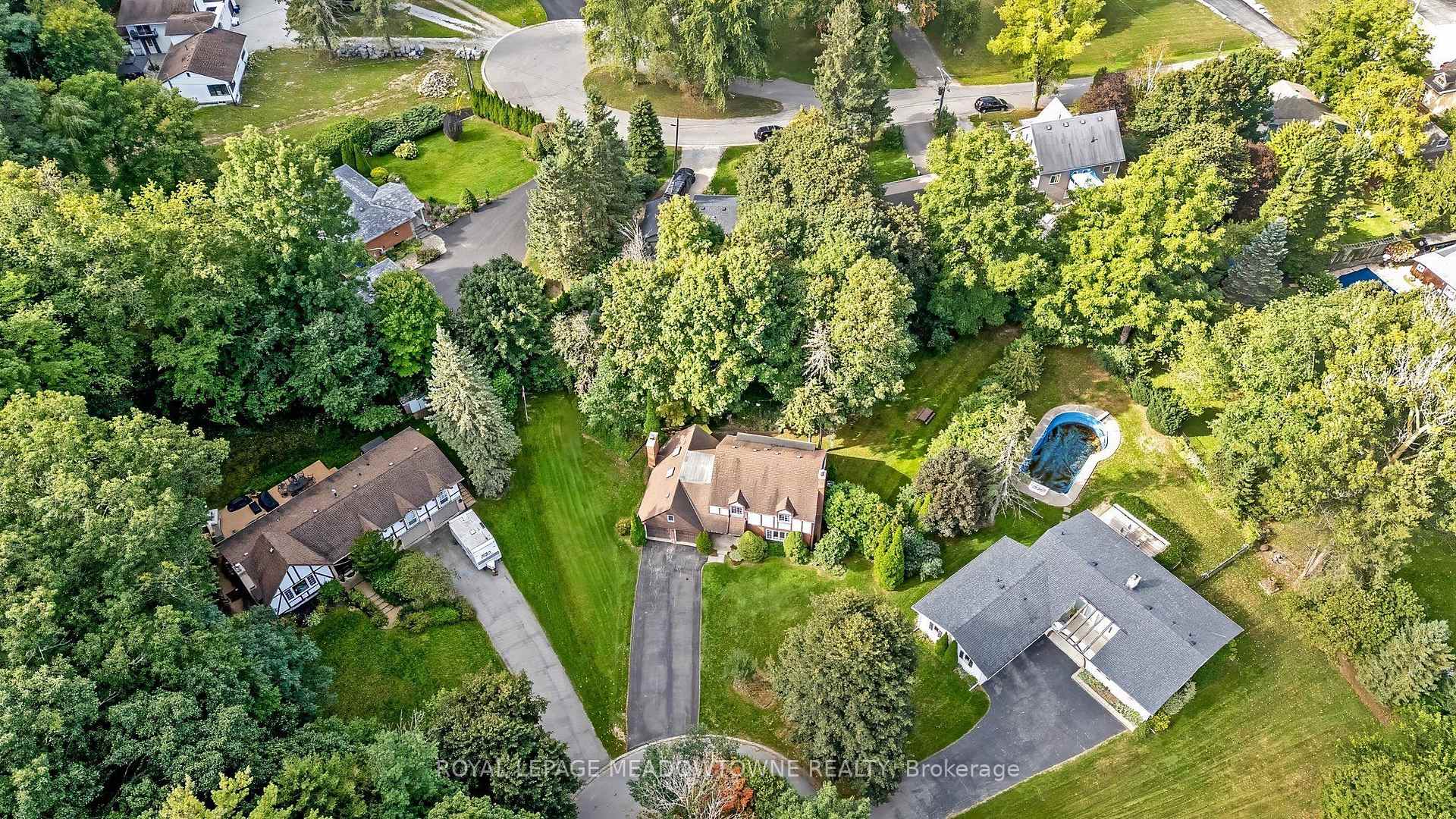 Photo 4 of 12 Mullen Place, Halton Hills, Glen Williams — HOMEH