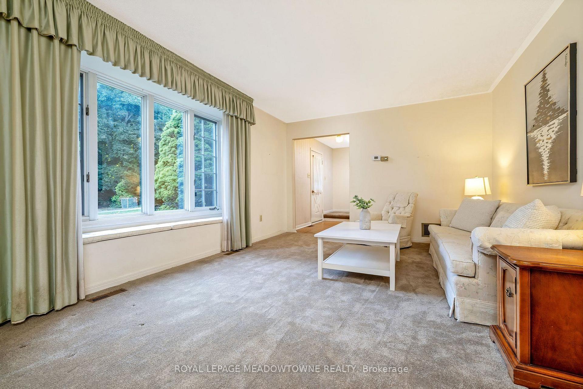 Photo 9 of 12 Mullen Place, Halton Hills, Glen Williams — HOMEH