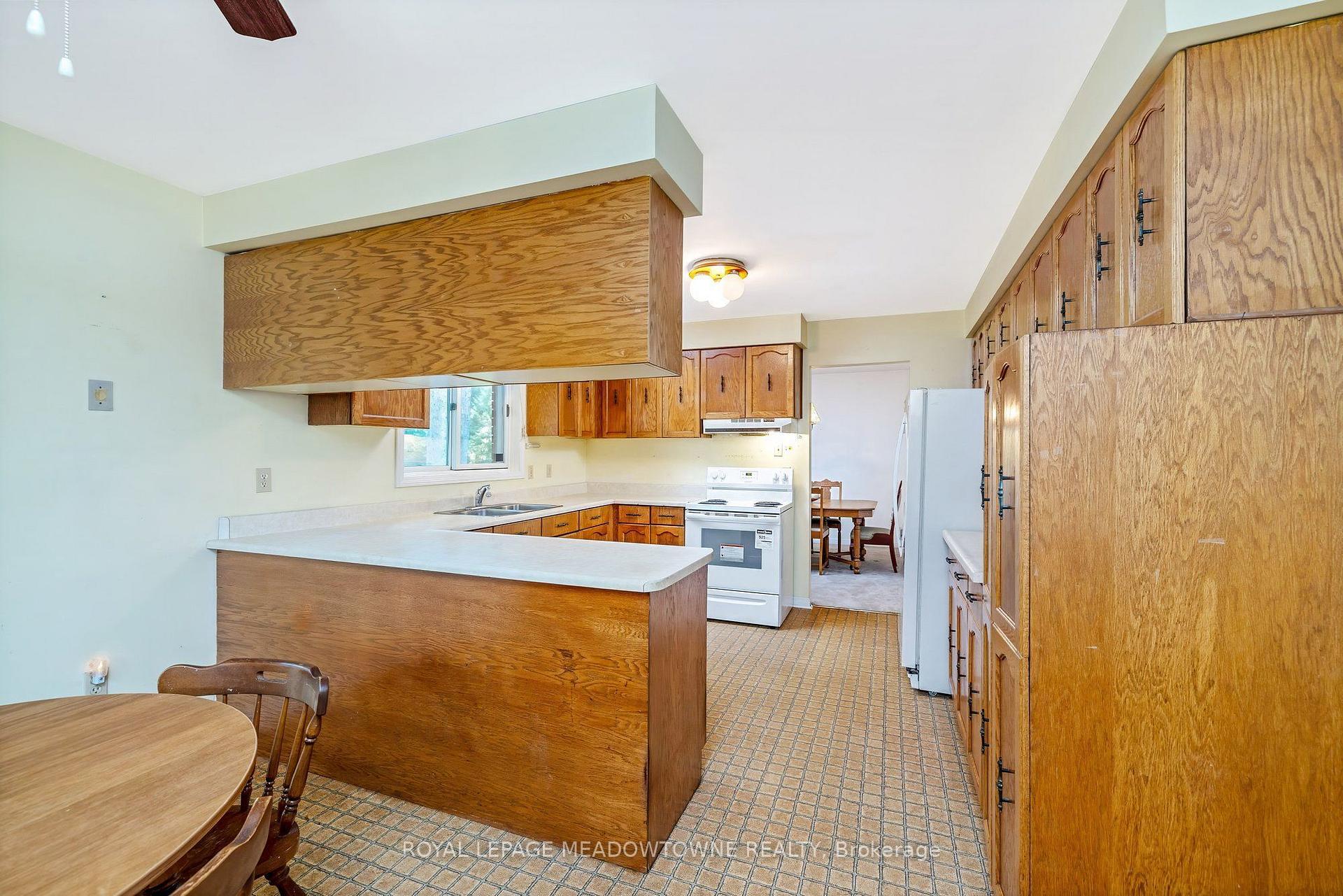 Photo 13 of 12 Mullen Place, Halton Hills, Glen Williams — HOMEH