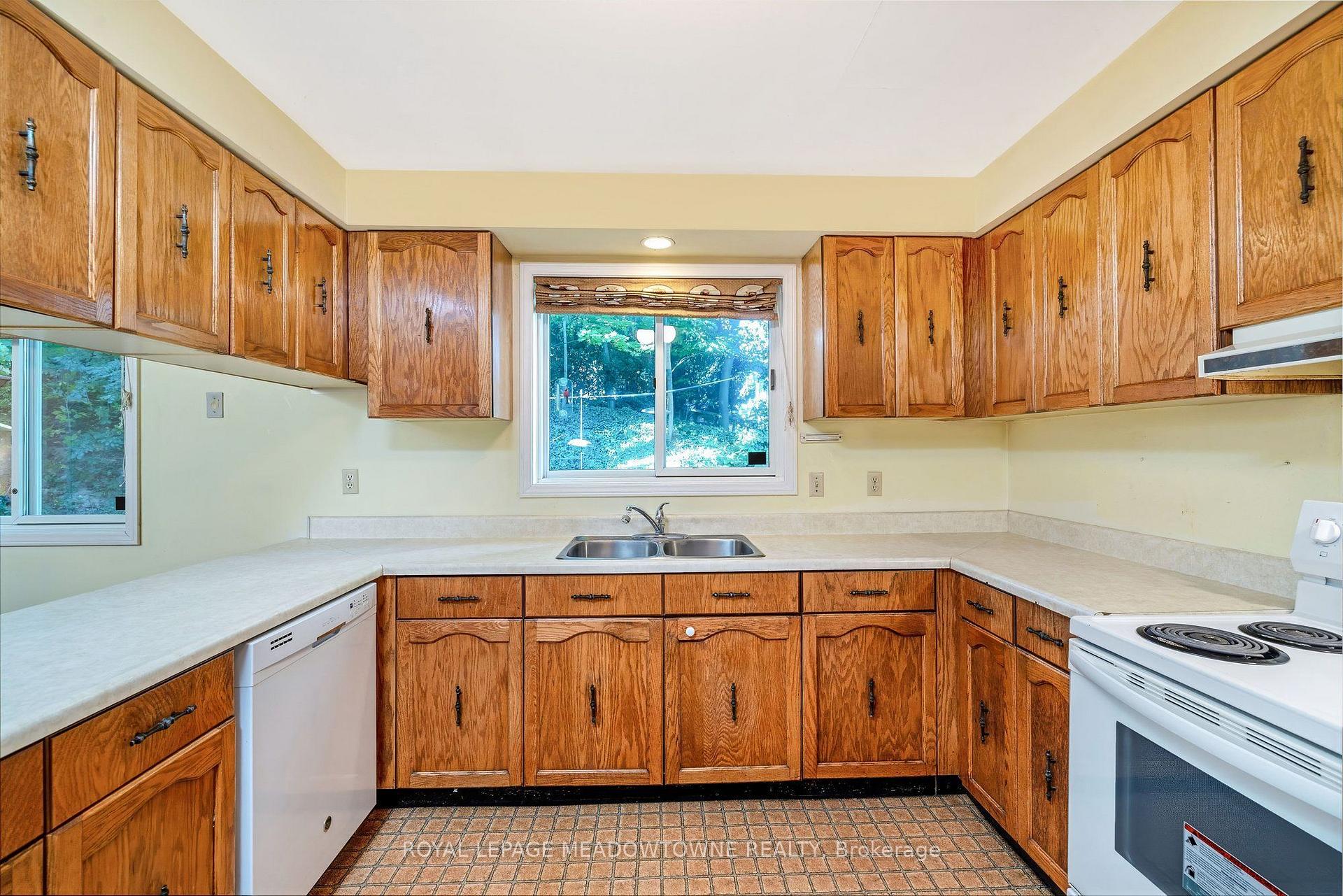 Photo 14 of 12 Mullen Place, Halton Hills, Glen Williams — HOMEH