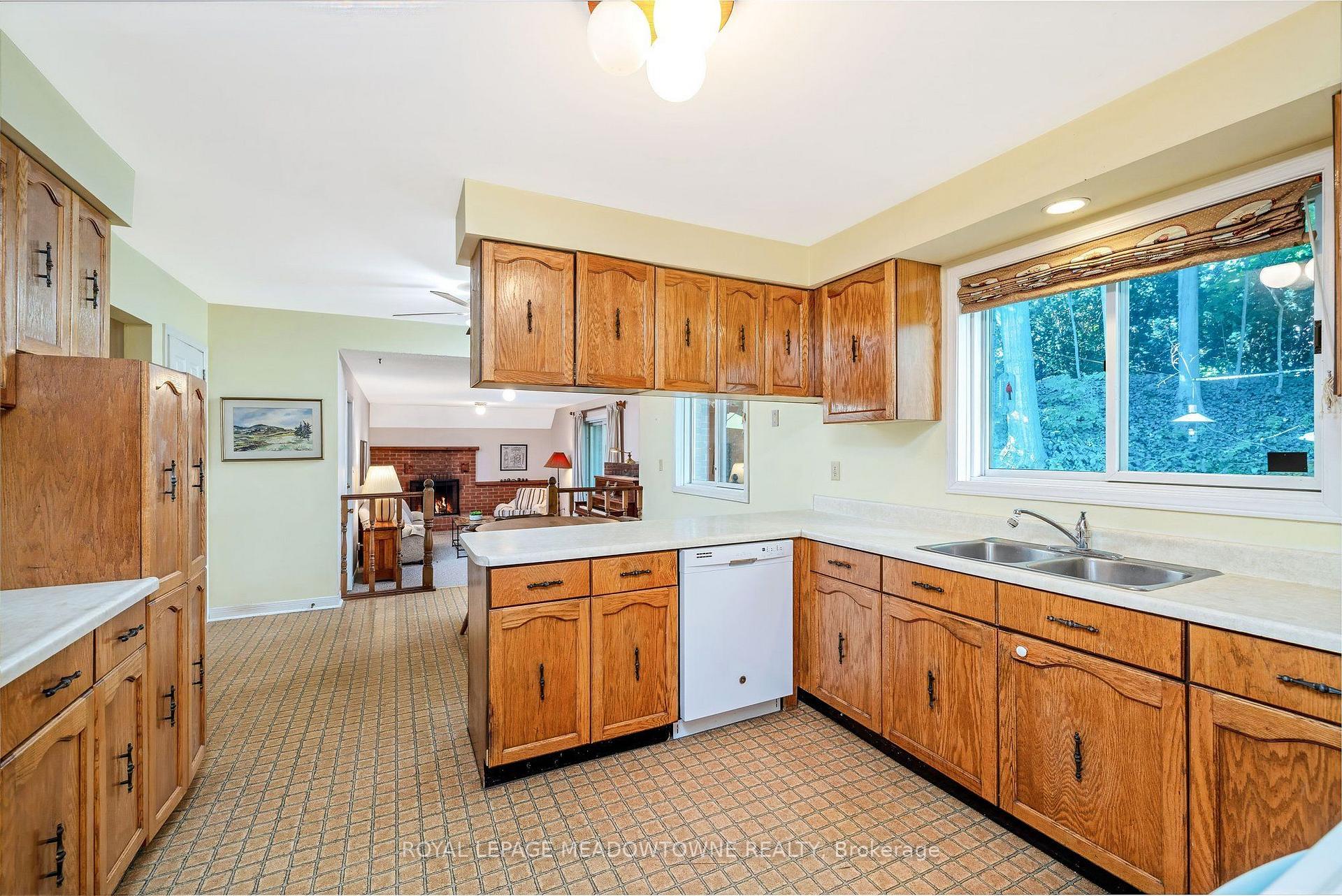 Photo 15 of 12 Mullen Place, Halton Hills, Glen Williams — HOMEH