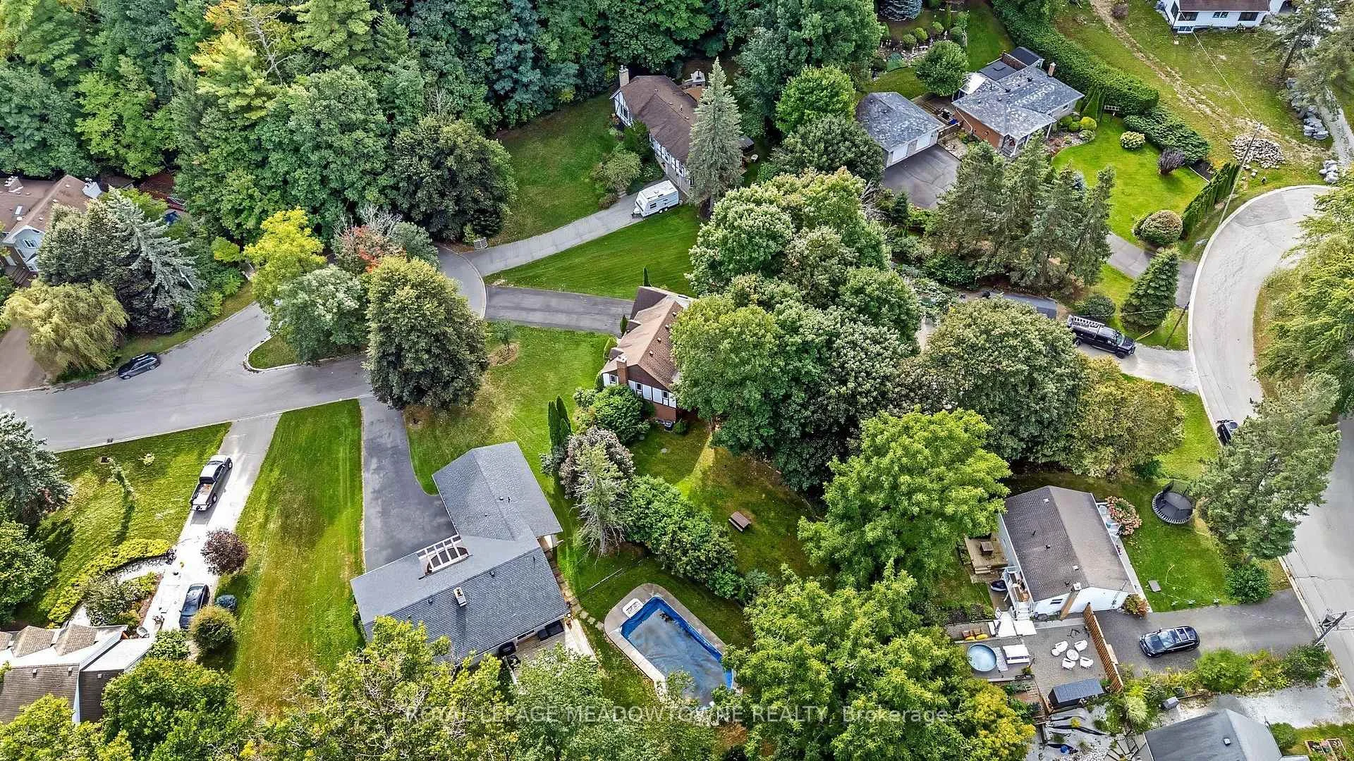 Photo 43 of 12 Mullen Place, Halton Hills, Glen Williams — HOMEH