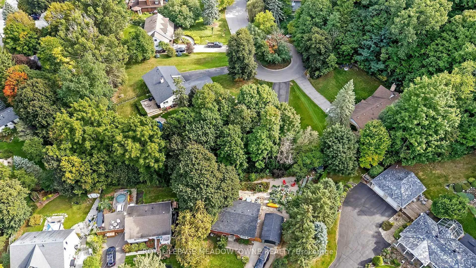 Photo 46 of 12 Mullen Place, Halton Hills, Glen Williams — HOMEH