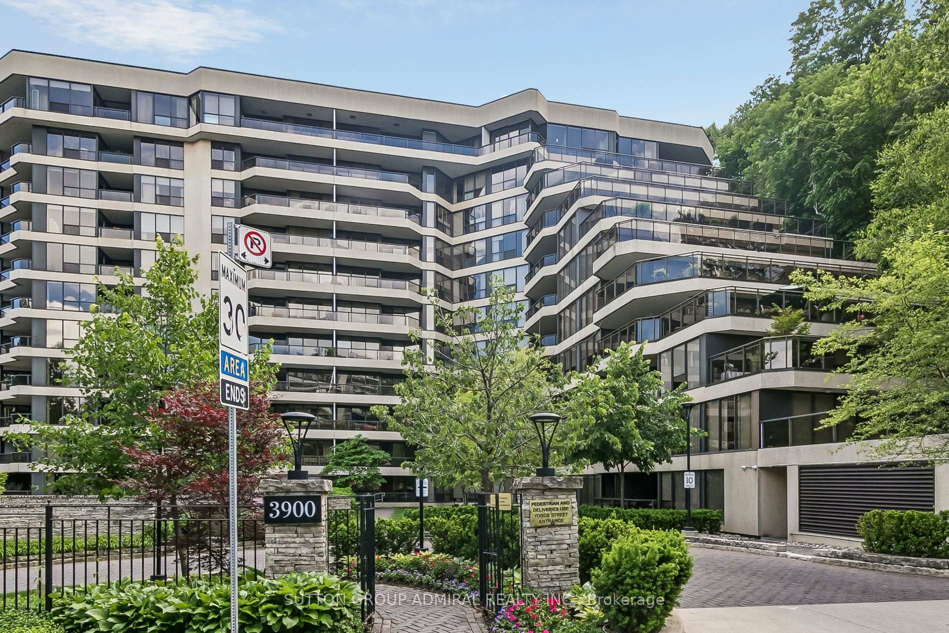 Photo of Unit 301, 3900 Yonge Street